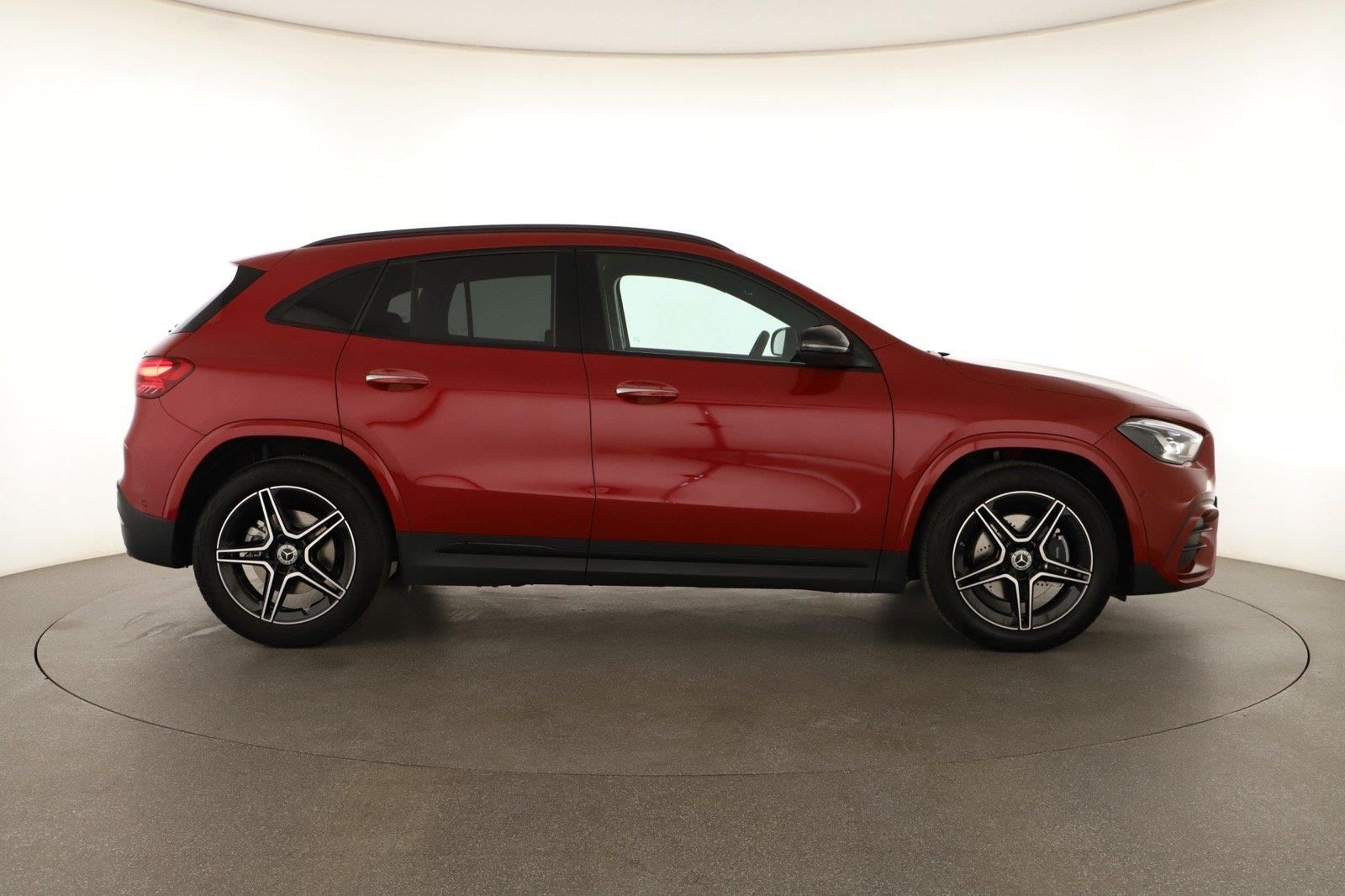Mercedes-Benz GLA, 220 4MATIC, AMG Line - fotka 6