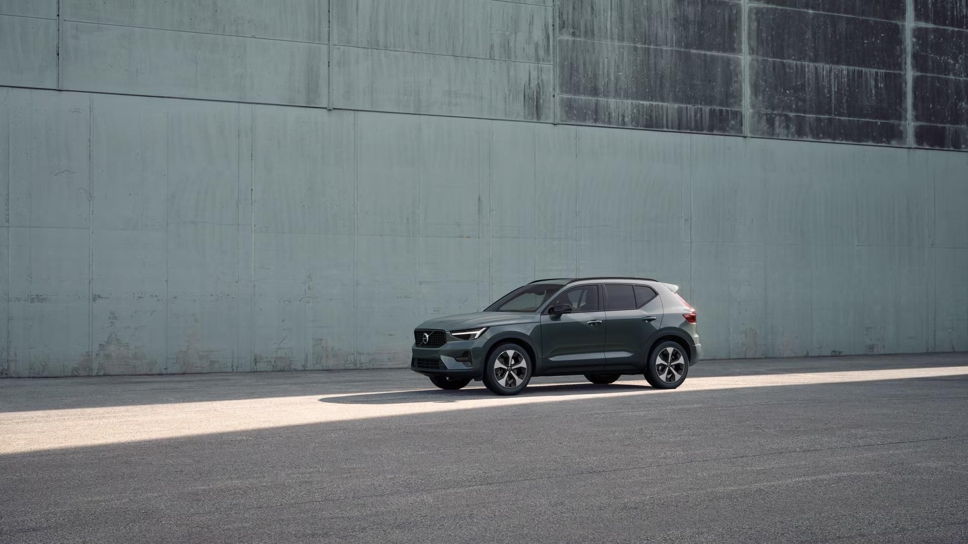 Volvo XC40, B3 AUT DARK ULTRA - fotka 2