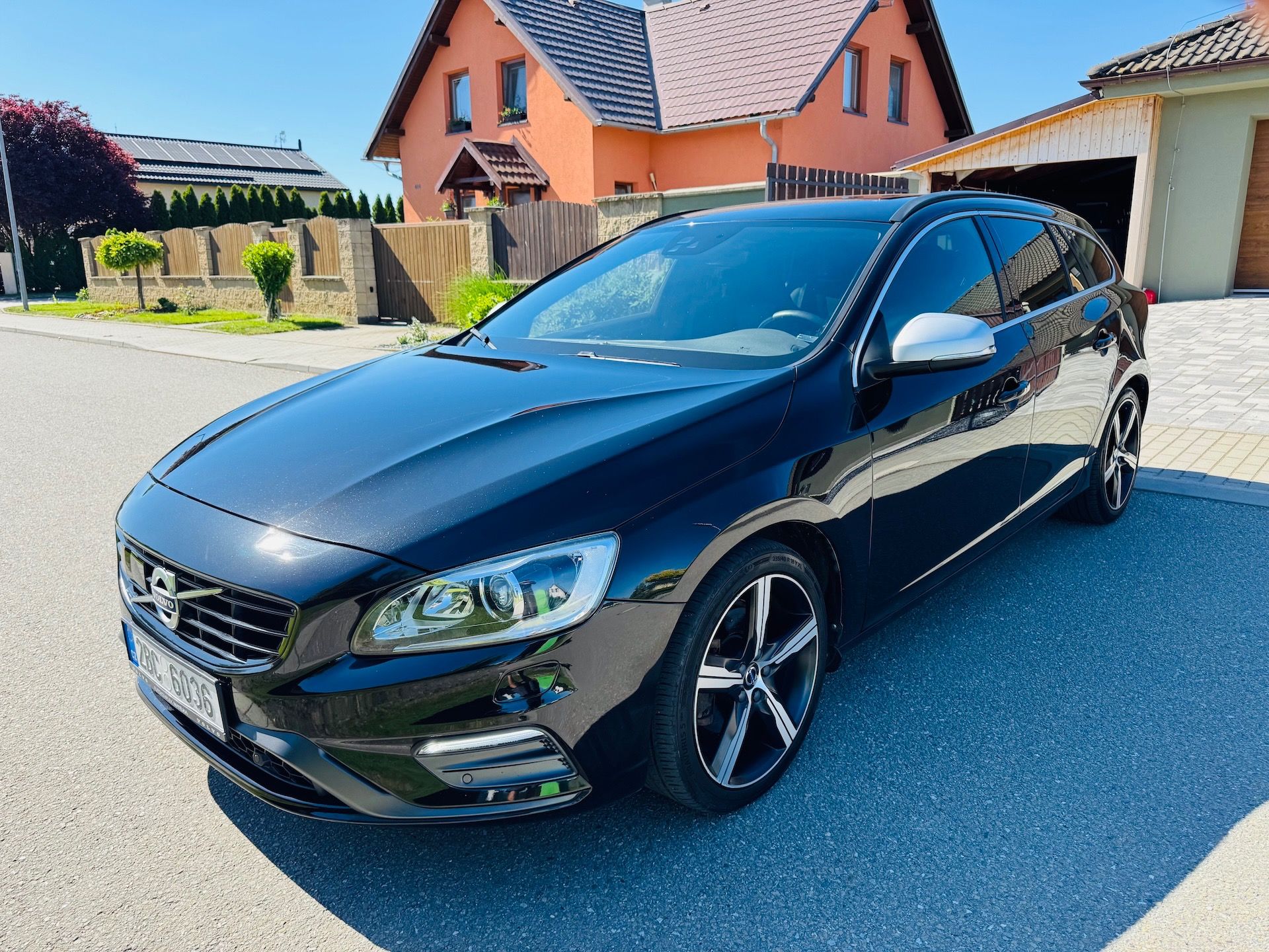 Volvo V60, D3 R-DESIGN AUT plný servis - fotka 6