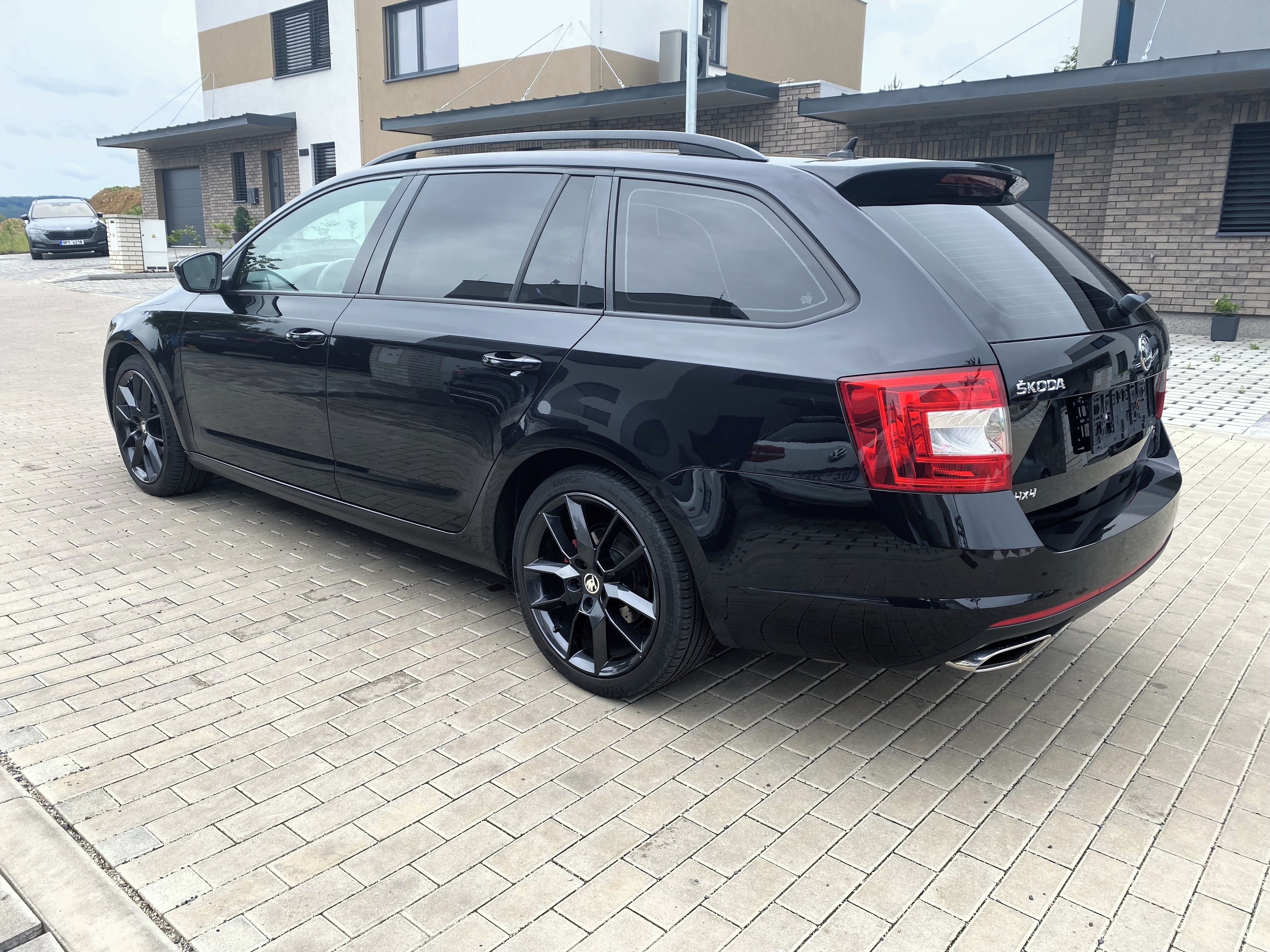 Škoda Octavia, RS, 2.0 TDI, 135 kW, DSG, 4x4 - fotka 2