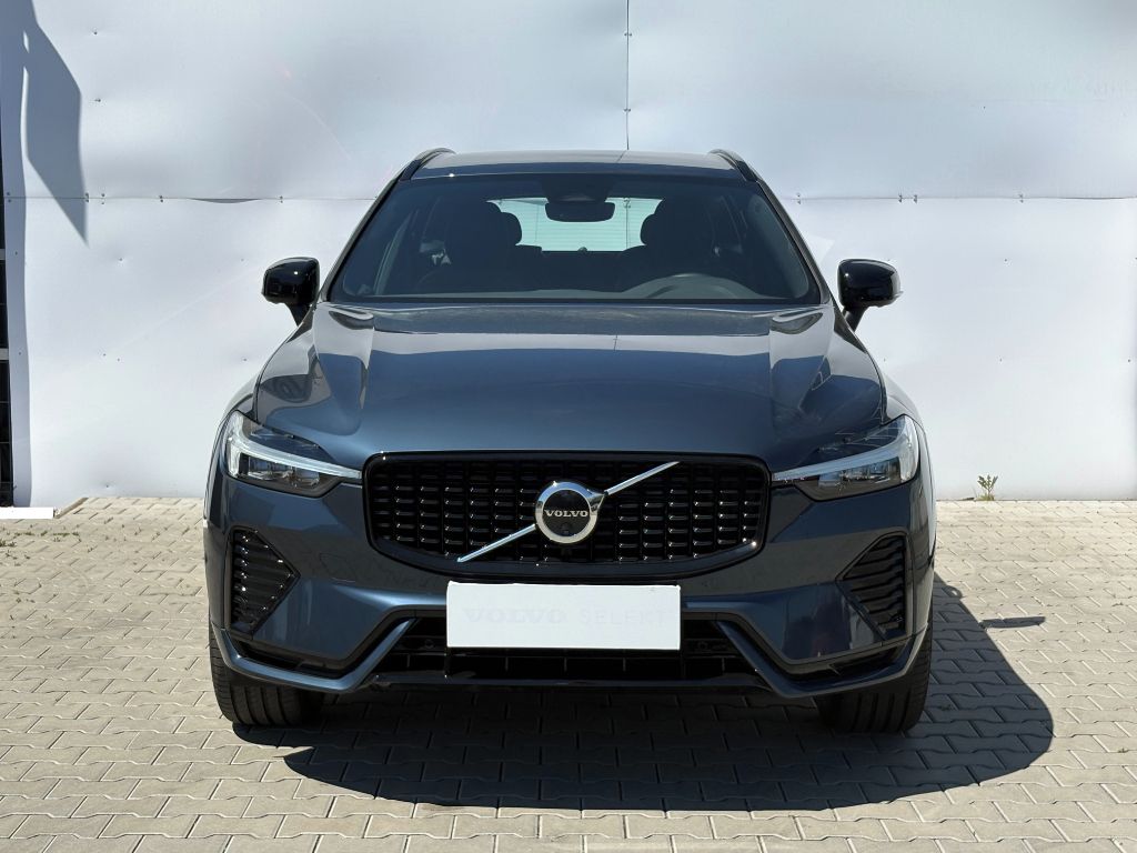 Volvo XC60, Plus Dark B5 AWD 184kW - fotka 2