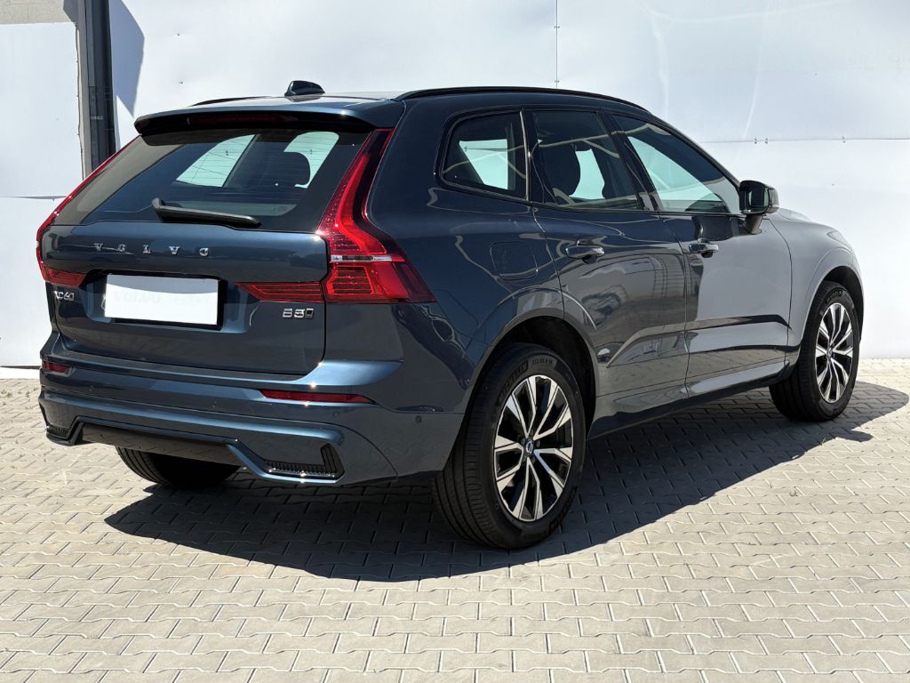 Volvo XC60, Plus Dark B5 AWD 184kW - fotka 5
