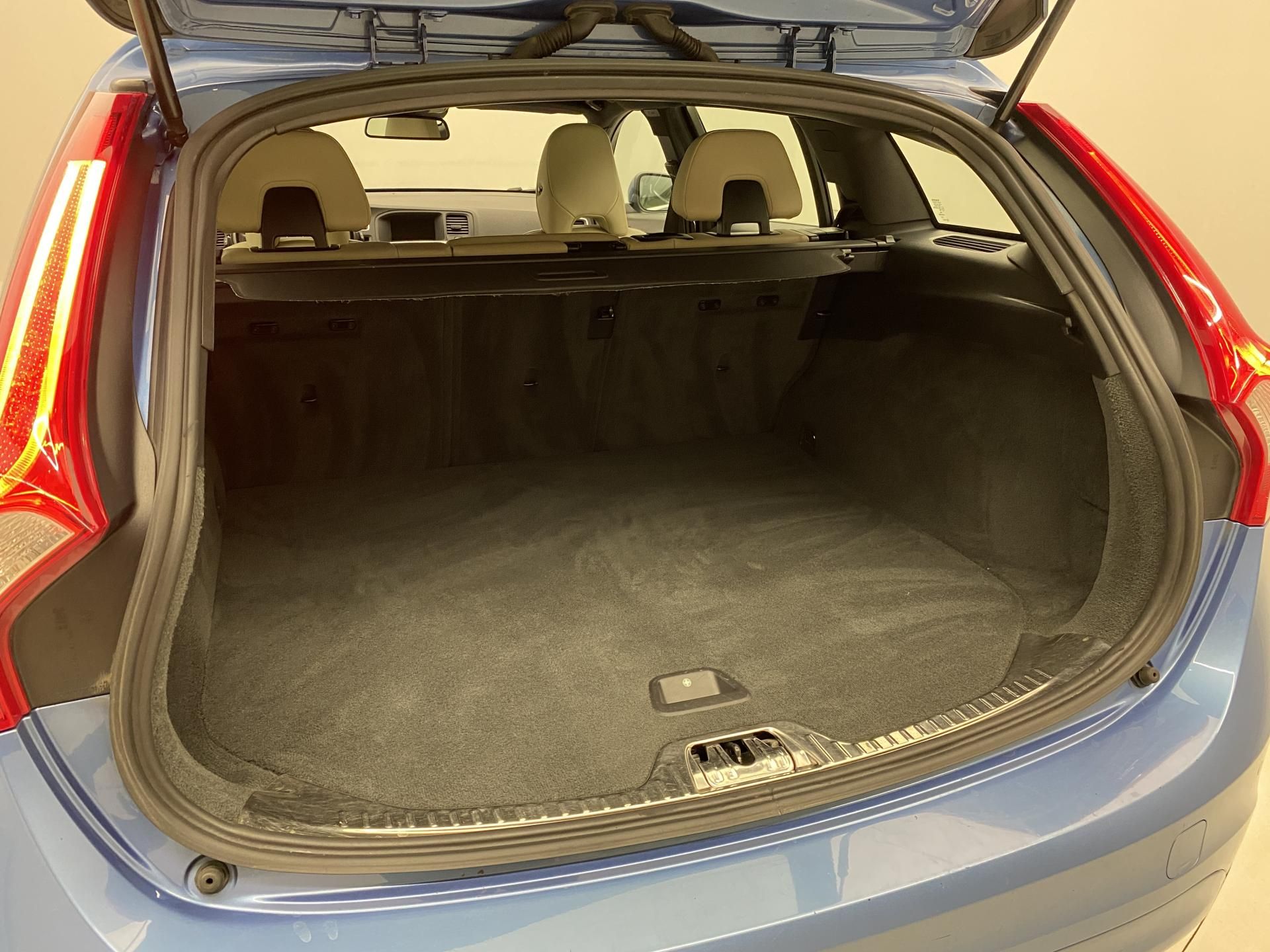 Volvo V60, D2 SUMMUM AUT - fotka 6