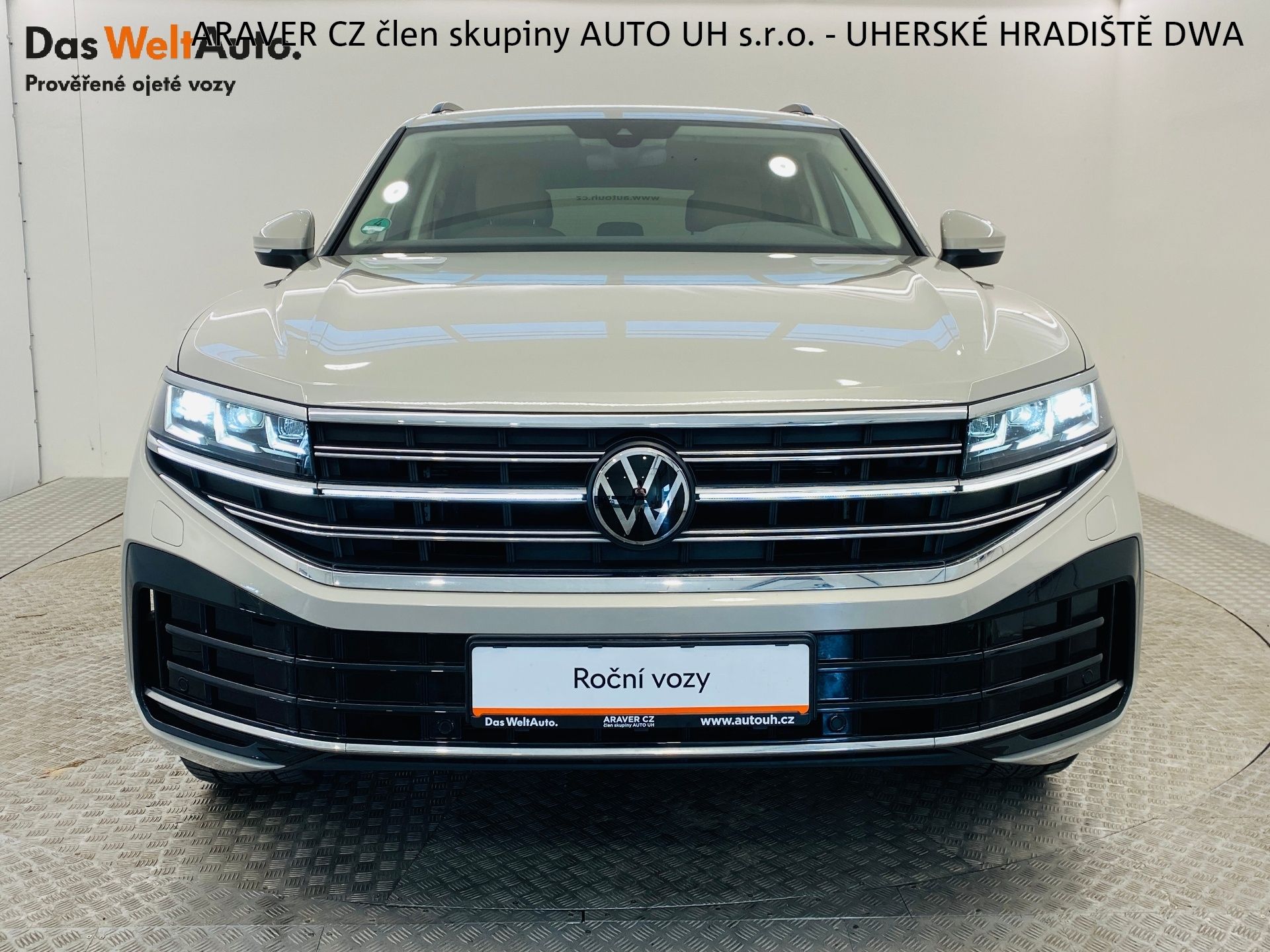 Volkswagen Touareg, 3,0TDI 210 kW Elegance 4x4 - fotka 4