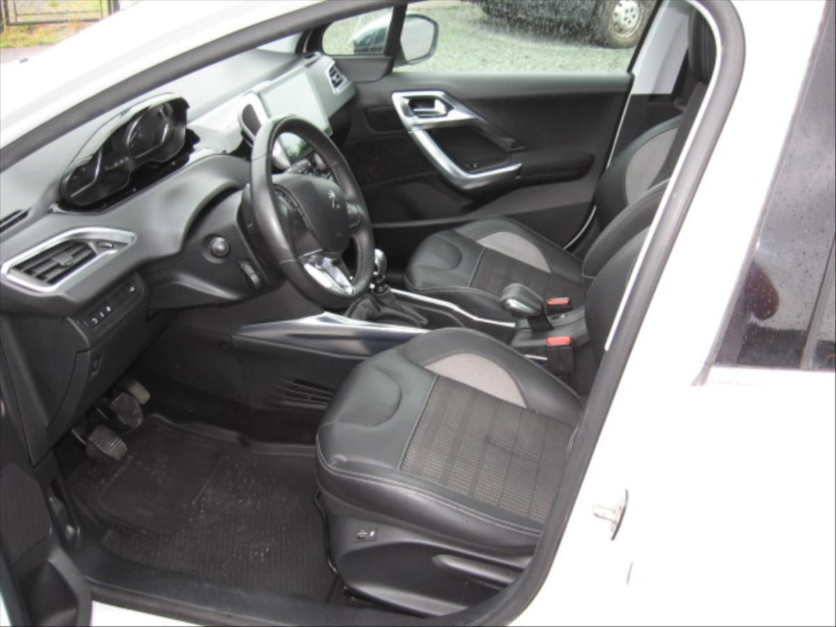 Peugeot 2008, 1,6 e-HDi - fotka 6