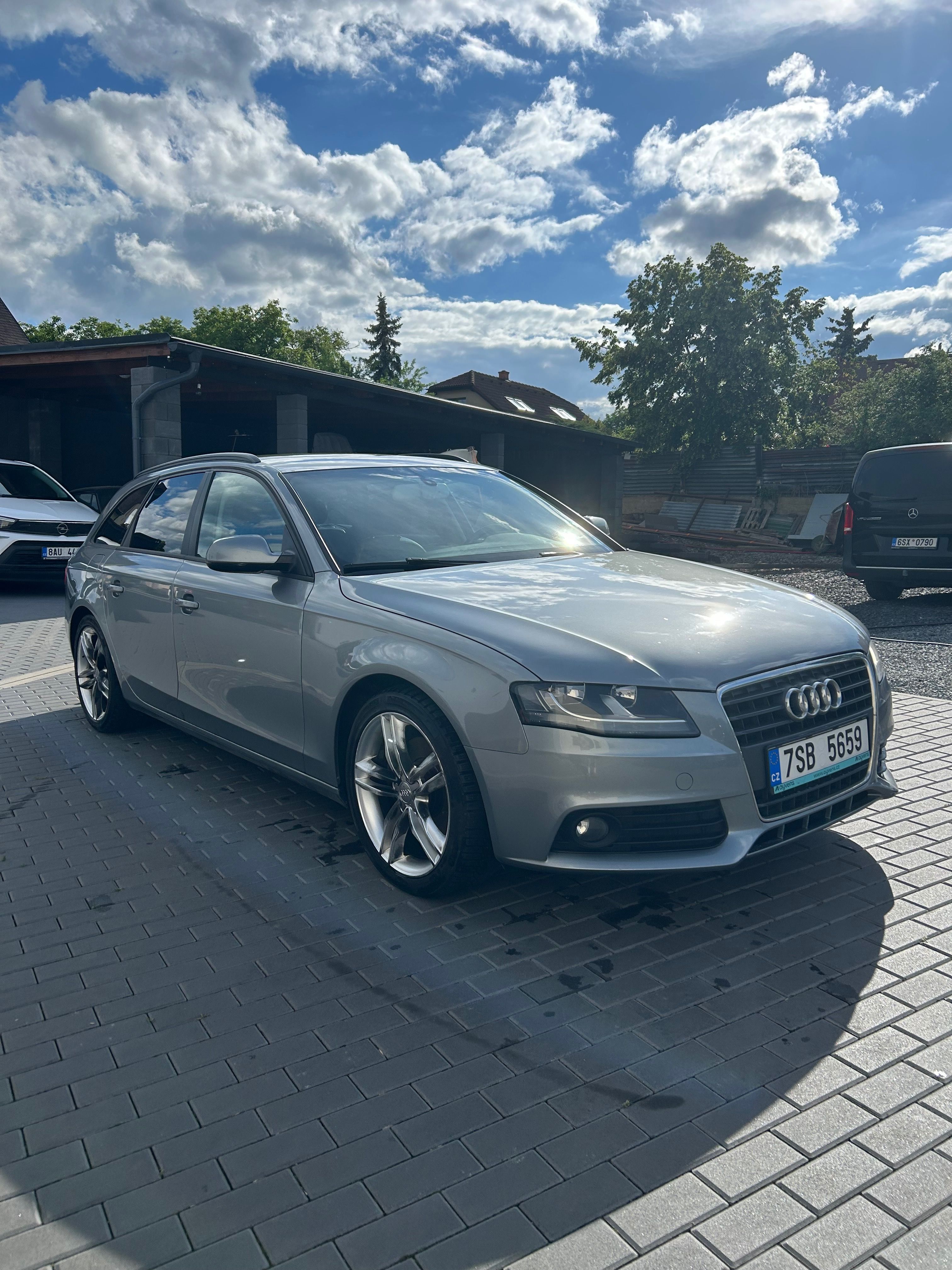 Audi A4 Avant, 2.0 TDI Kůže,AC,temp,park.asis - fotka 3