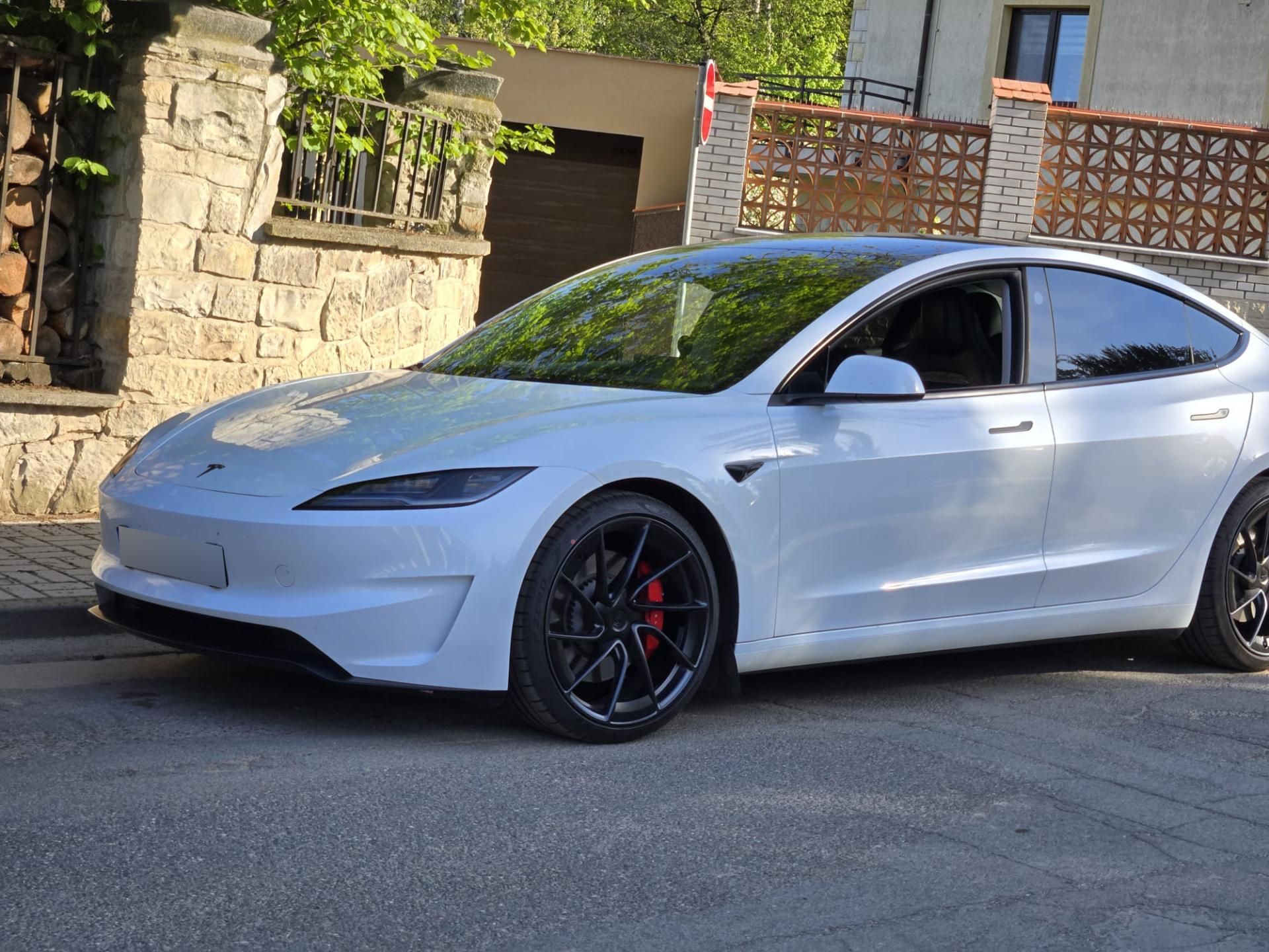 Tesla Model 3, Performance Highland