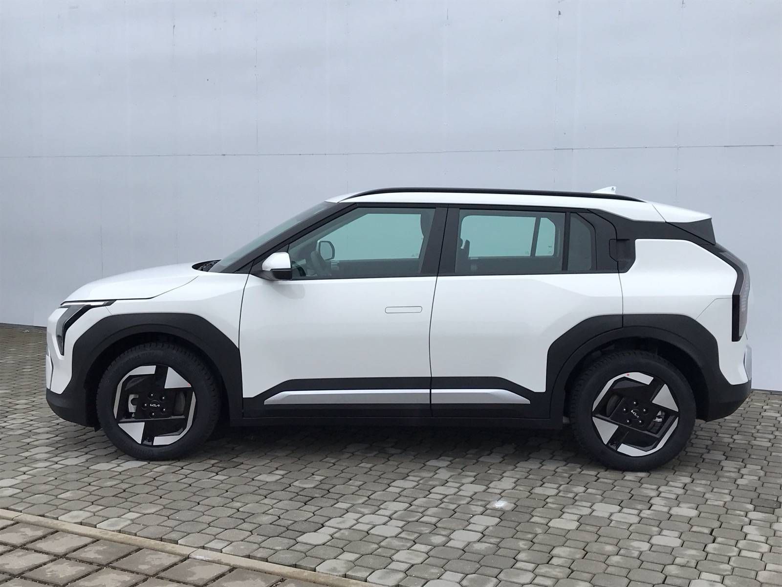 Kia EV3, AIR 81,4 kWh - fotka 3