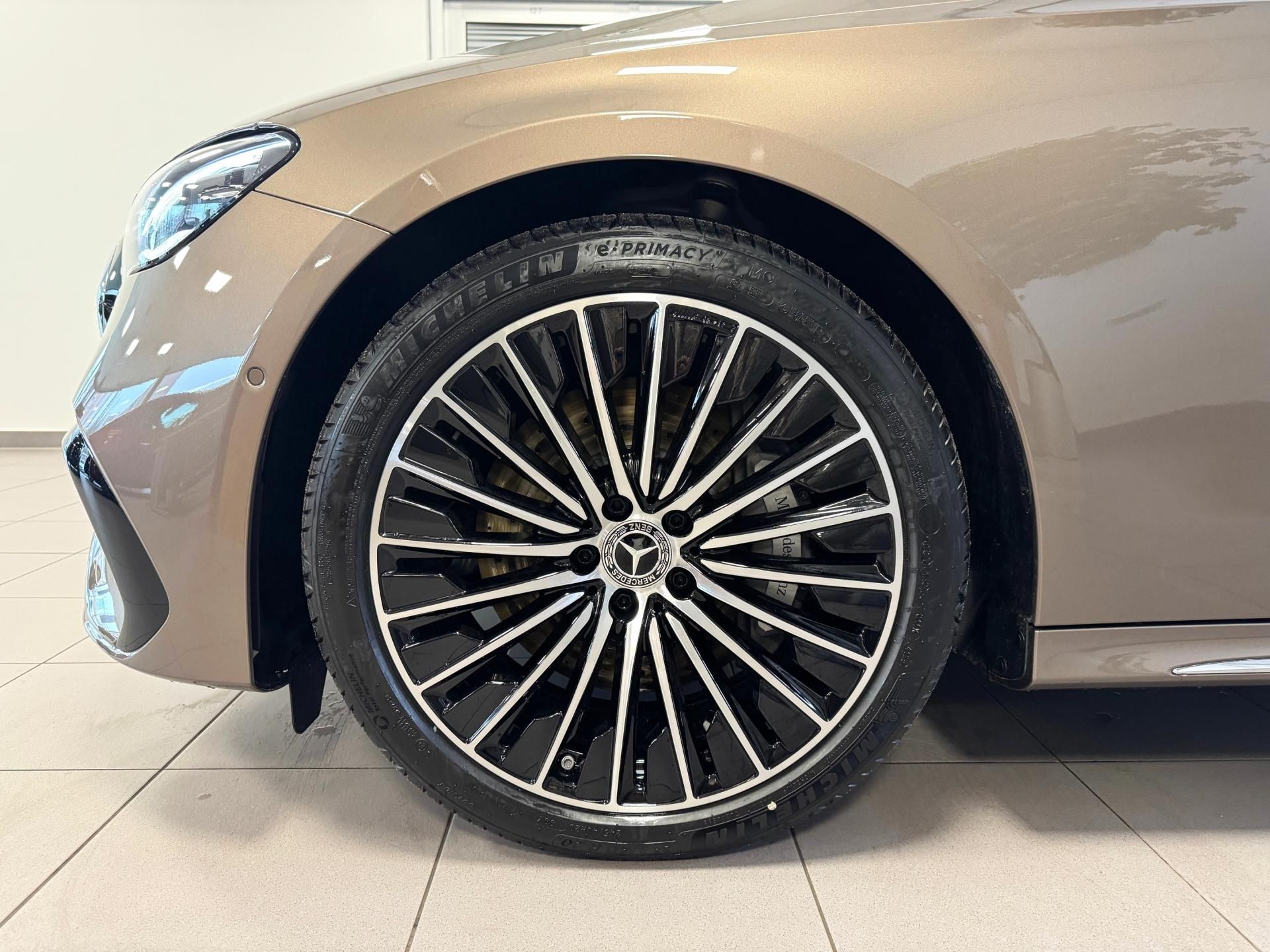 Mercedes-Benz Třídy E, E 300 e 4MATIC - fotka 4