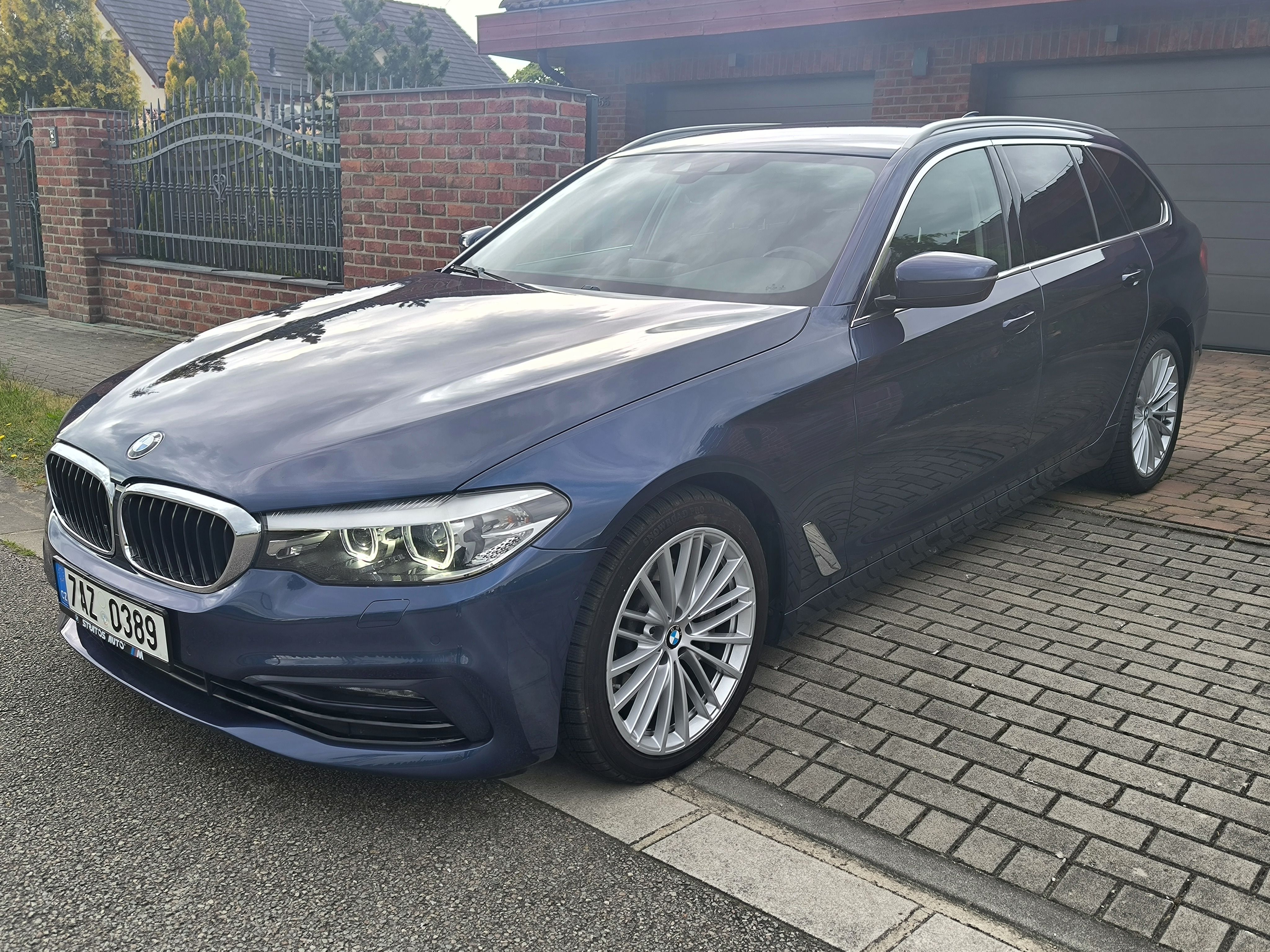 BMW Řada 5, 530i xDrive AT Touring Sport - fotka 2