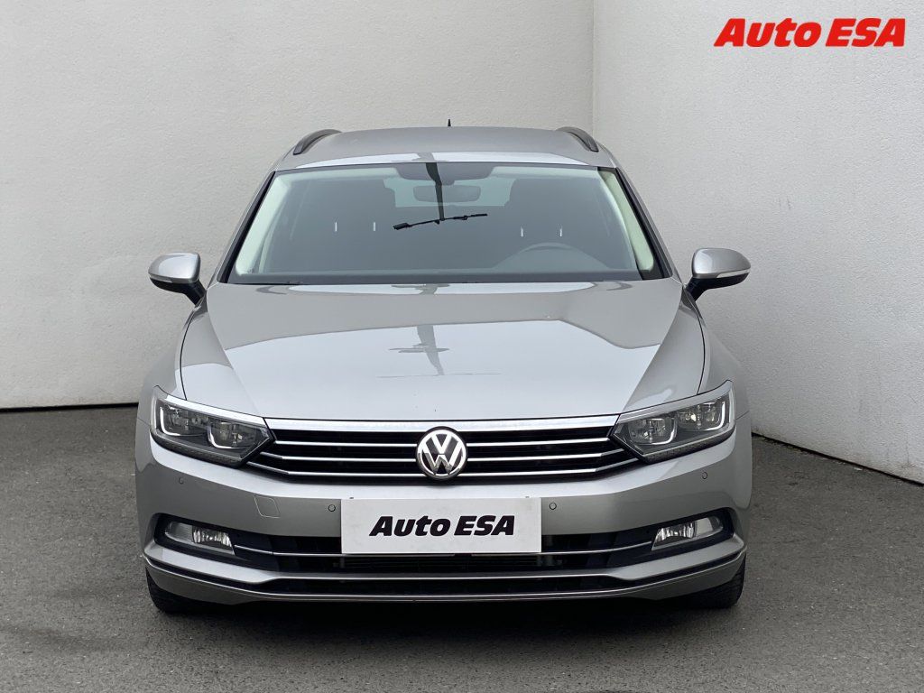 Volkswagen Passat, 2.0TDI,AT,LED,autoAC - fotka 2