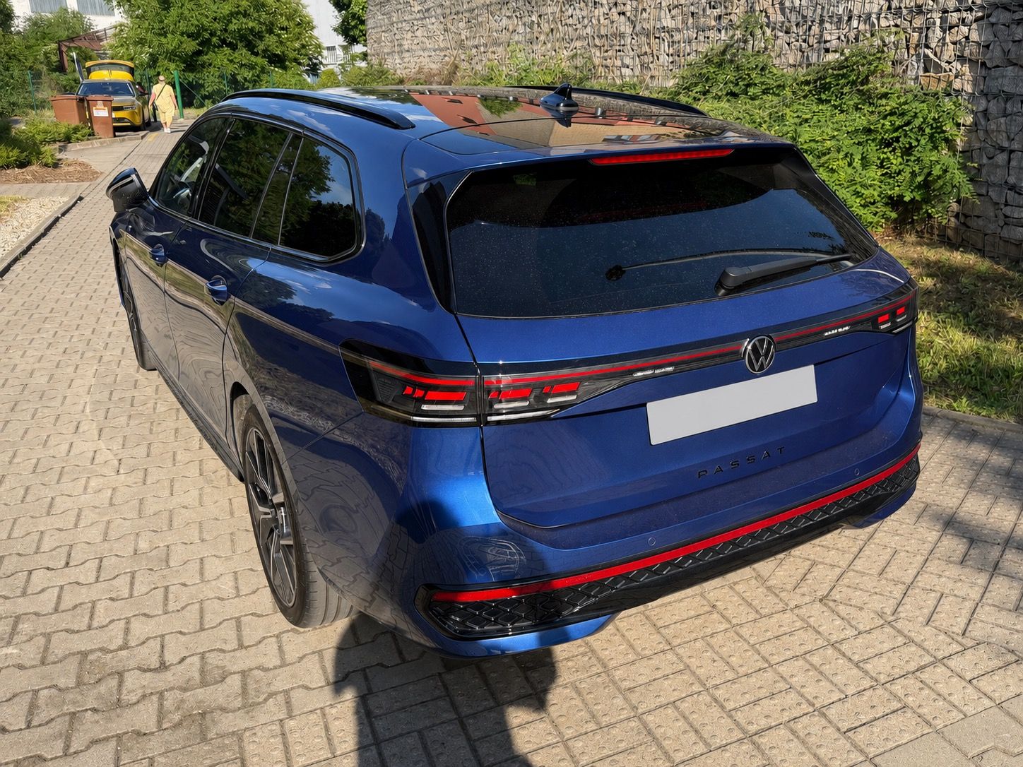 Volkswagen Passat, 2.0 TDI 142 kw 4x4 R-line - fotka 2