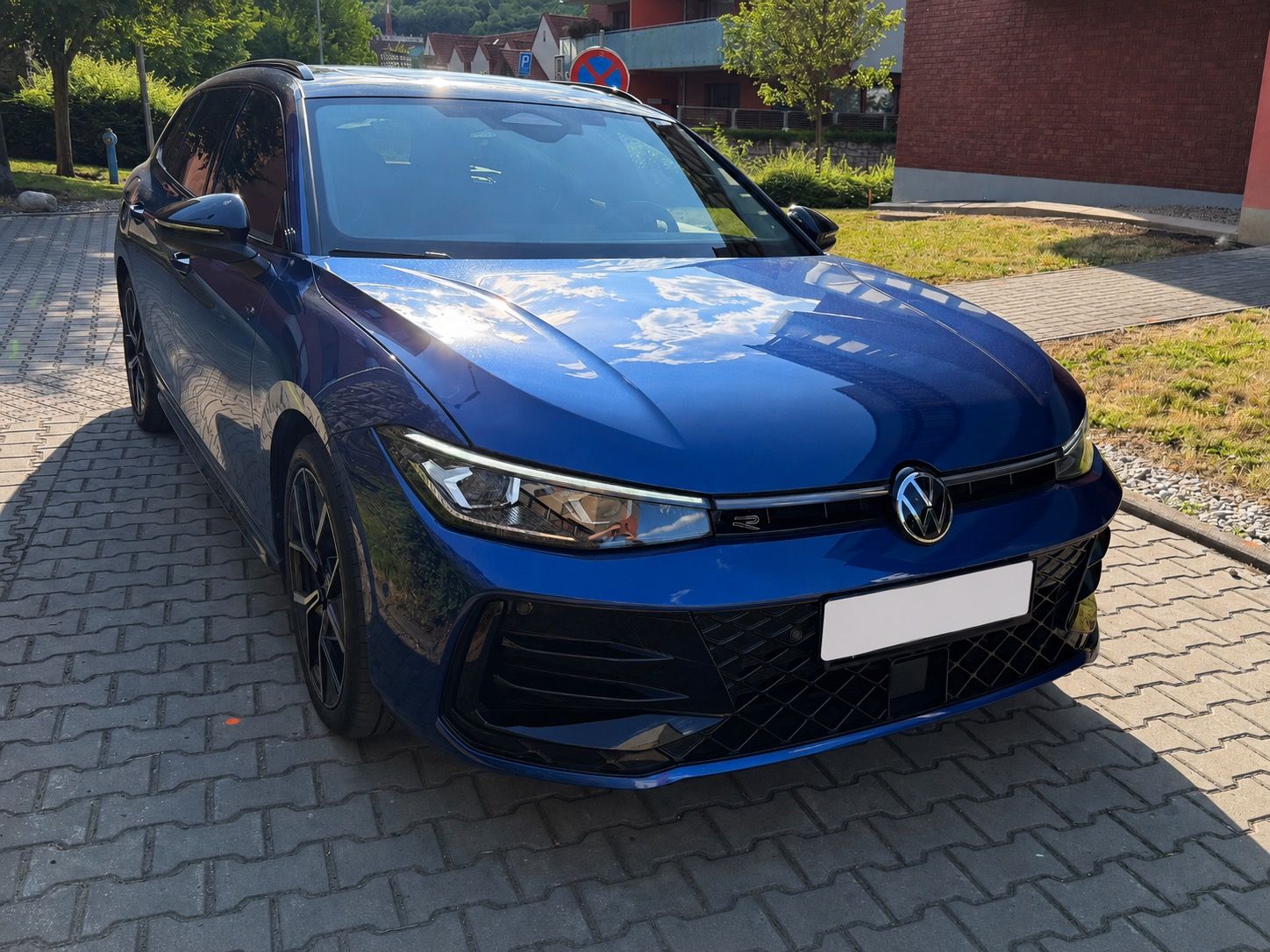 Volkswagen Passat, 2.0 TDI 142 kw 4x4 R-line - fotka 3