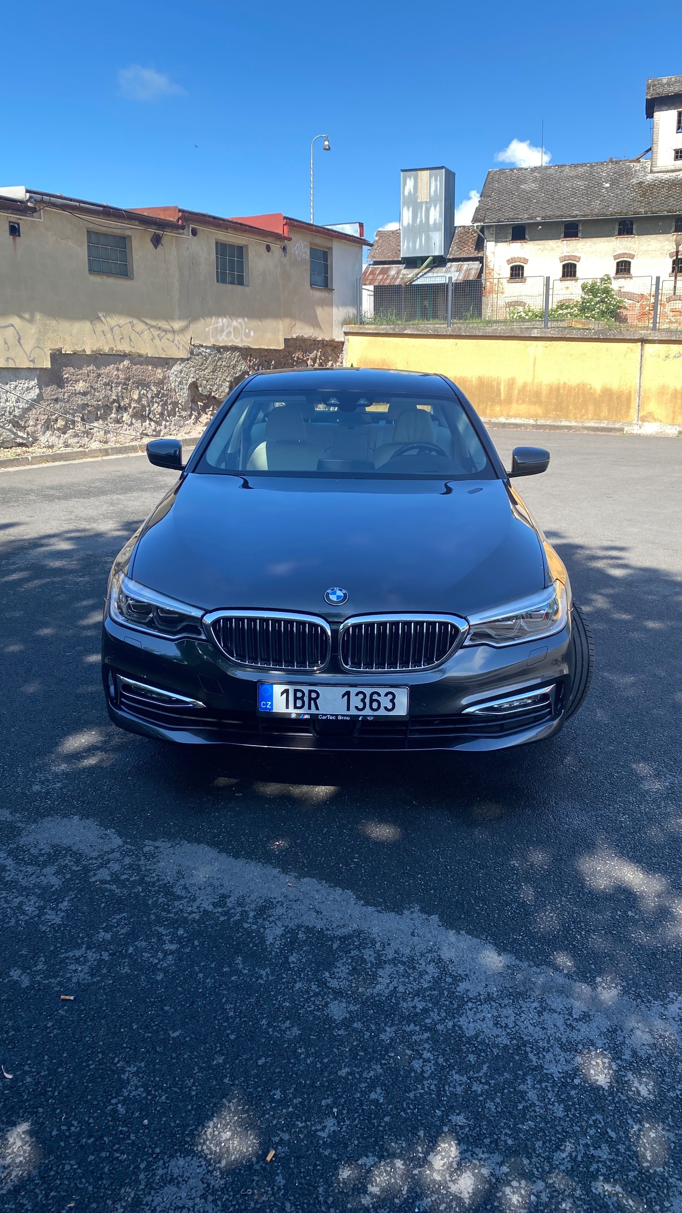 BMW Řada 5, BMW 5 G30 520 d X drive - fotka 2
