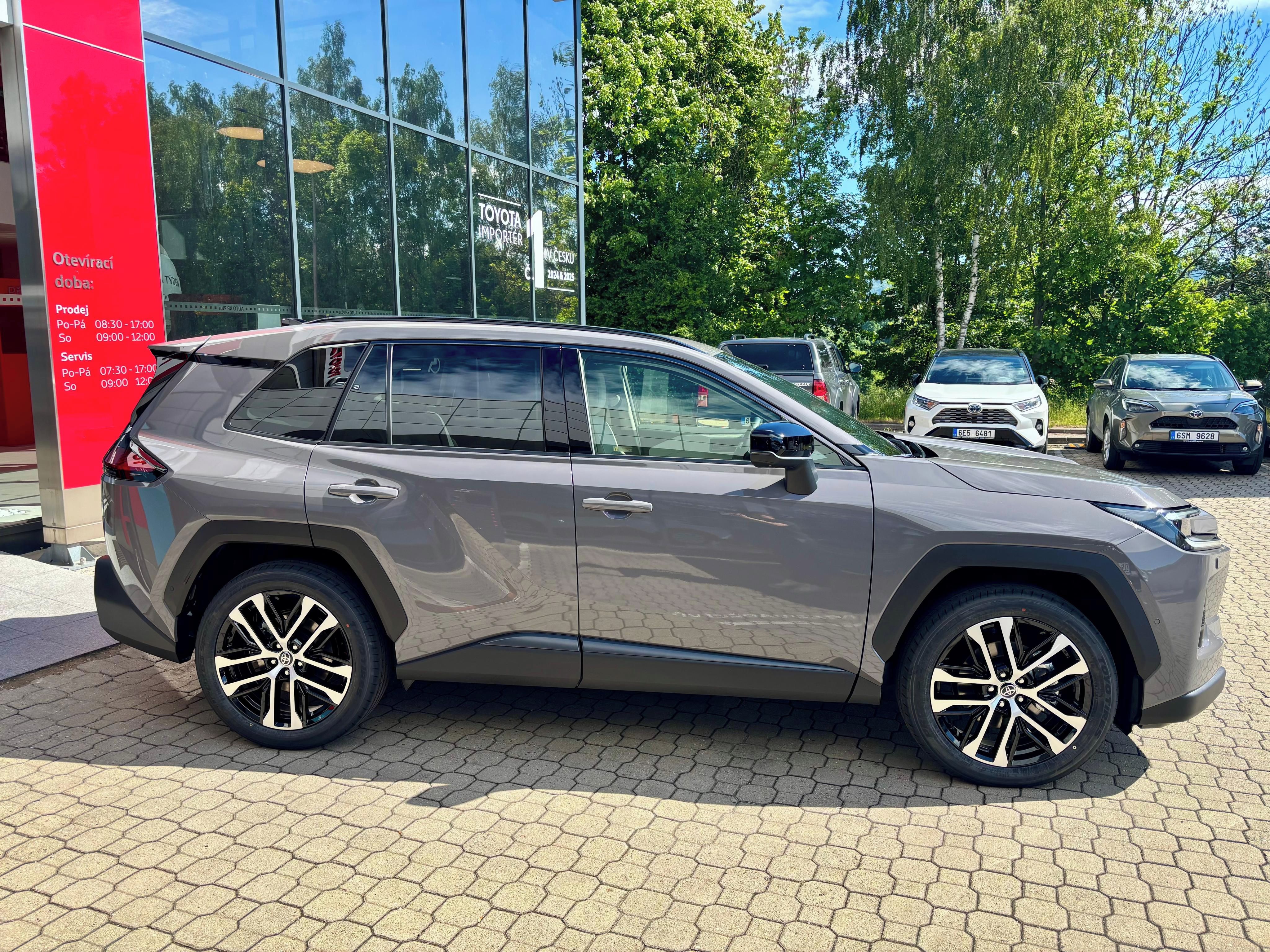 Toyota Rav4, 2,5 194k 4x4 Executive - fotka 4