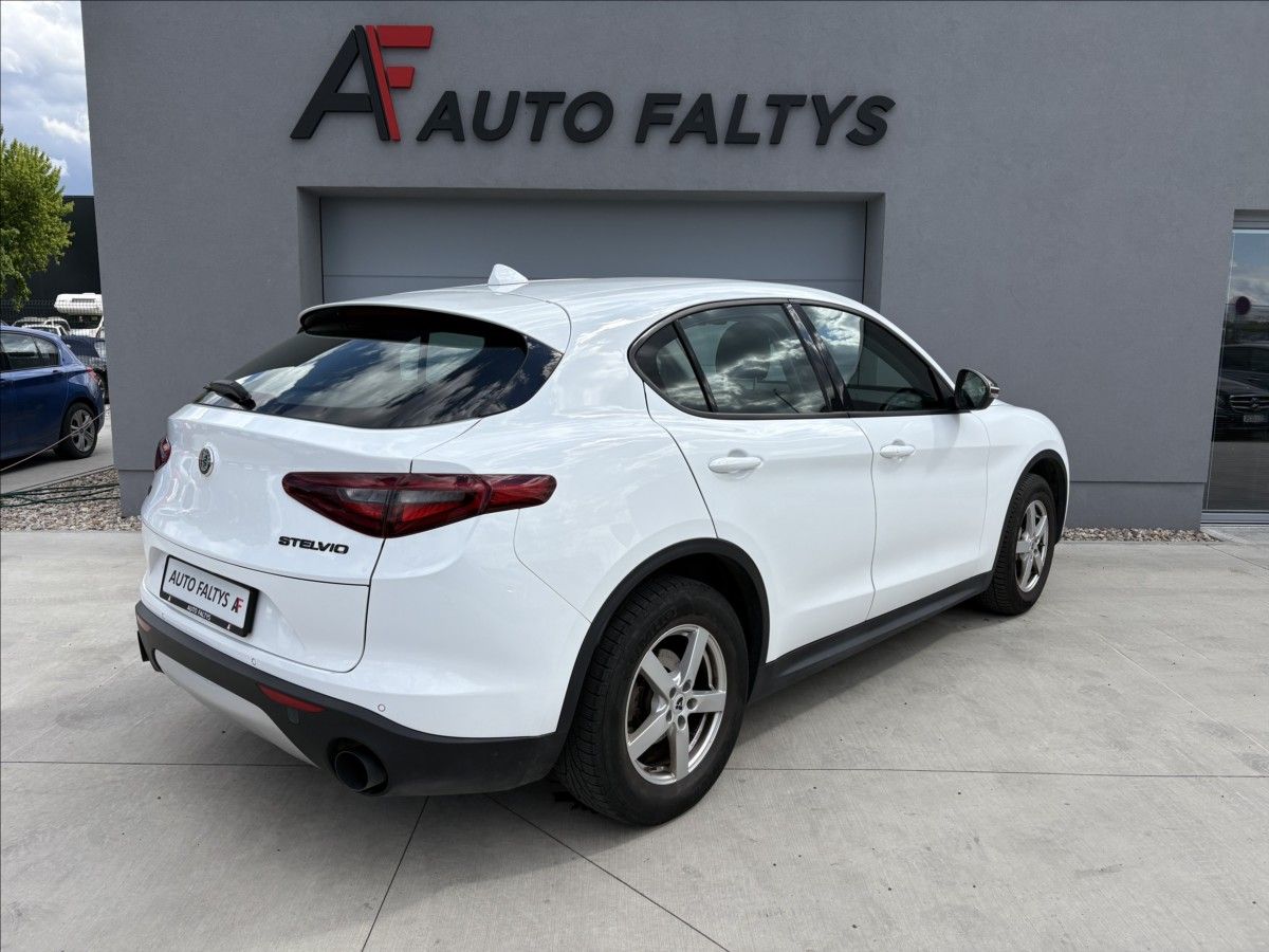 Alfa Romeo Stelvio, 2,1 JTD 154 KW automat 4x4 - fotka 6