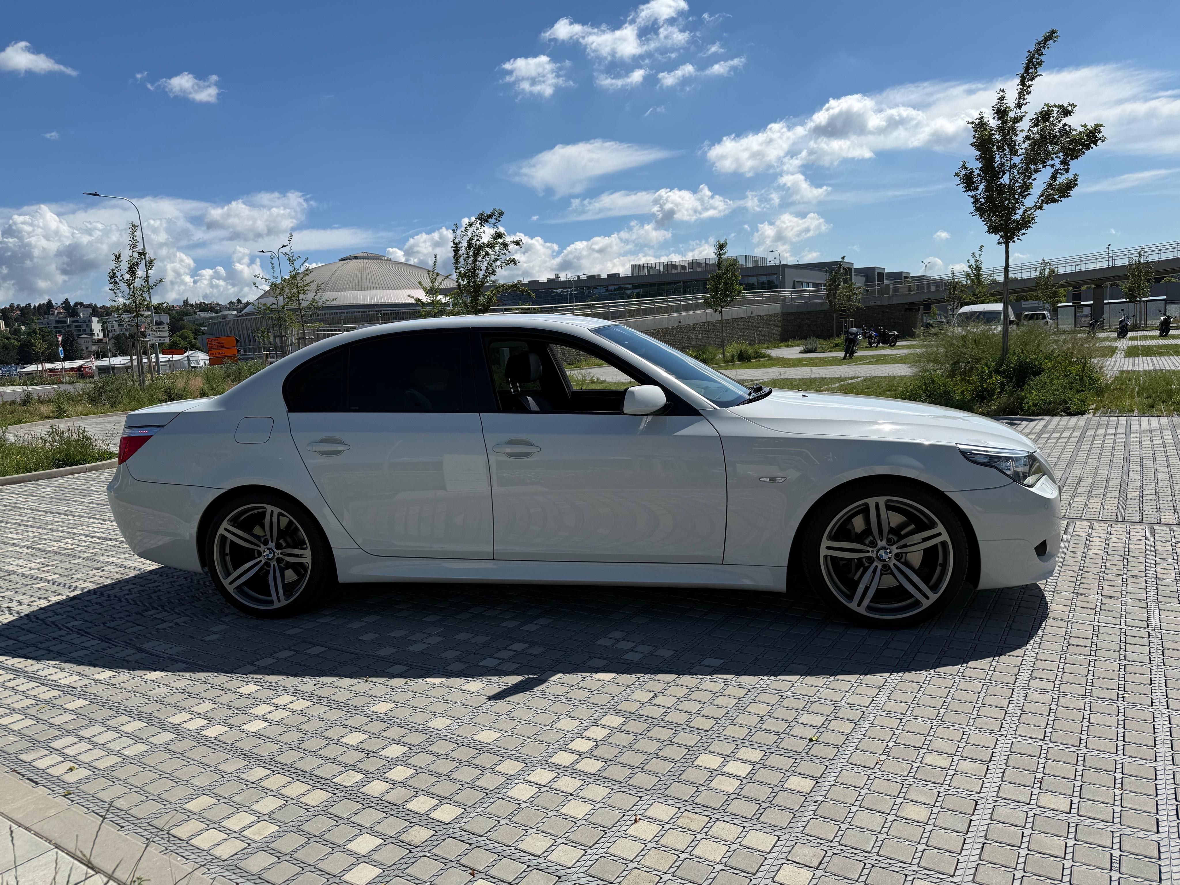 BMW Řada 5, 540i V8 Sběratelský kus - fotka 6