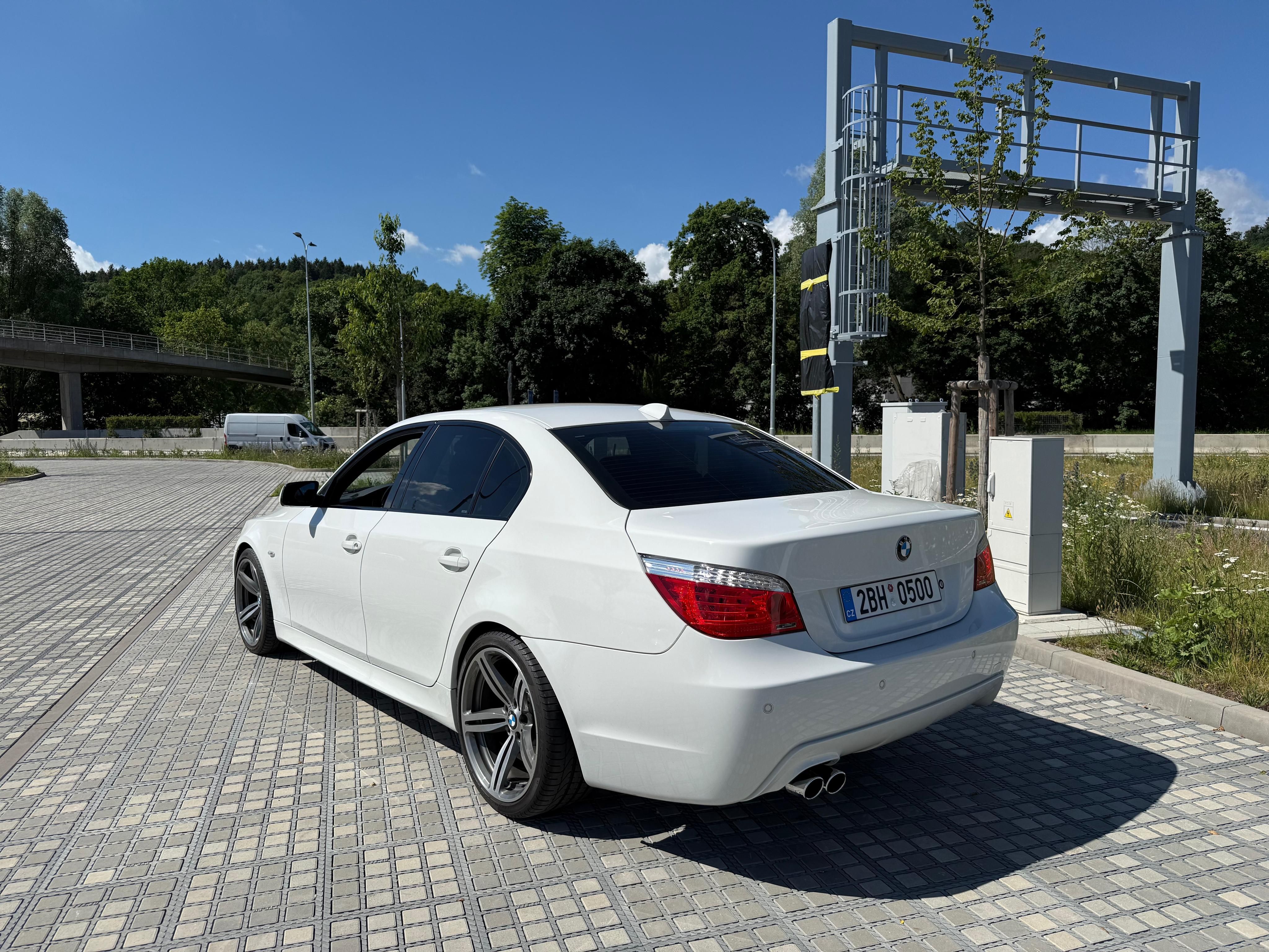 BMW Řada 5, 540i V8 Sběratelský kus - fotka 3