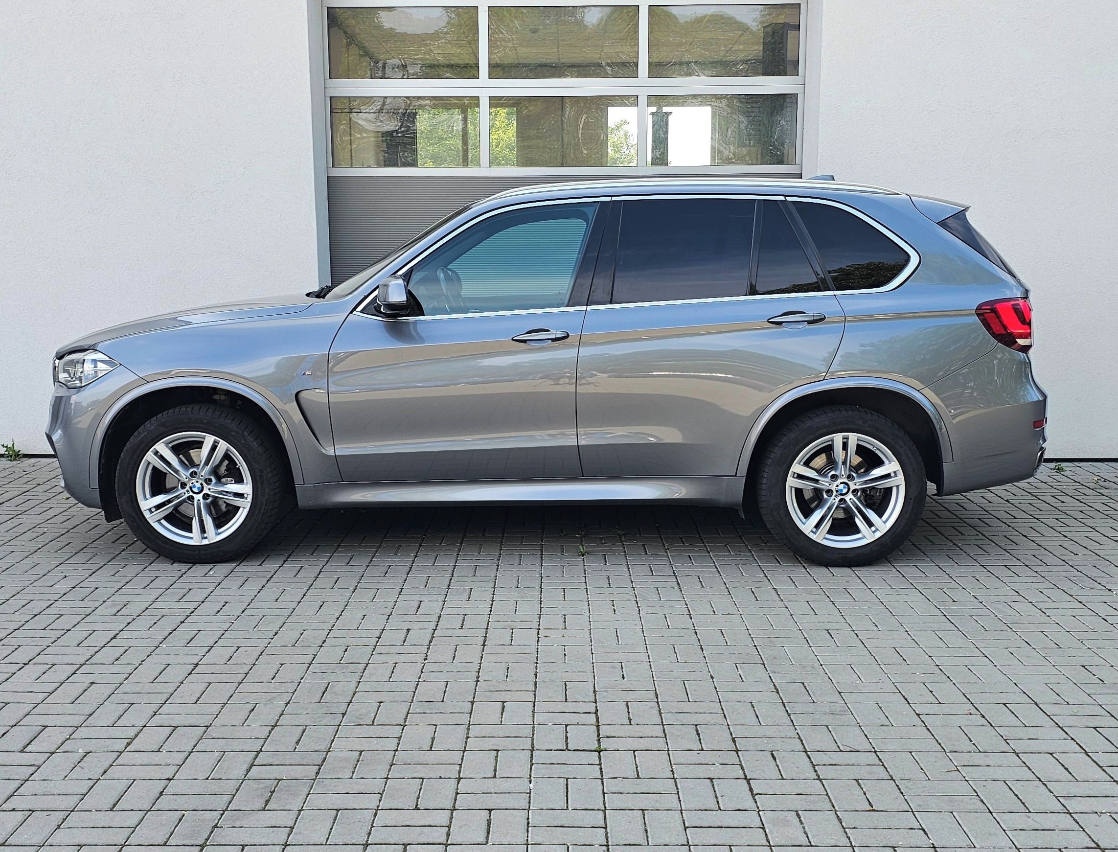 BMW X5, xDrive30d - fotka 4