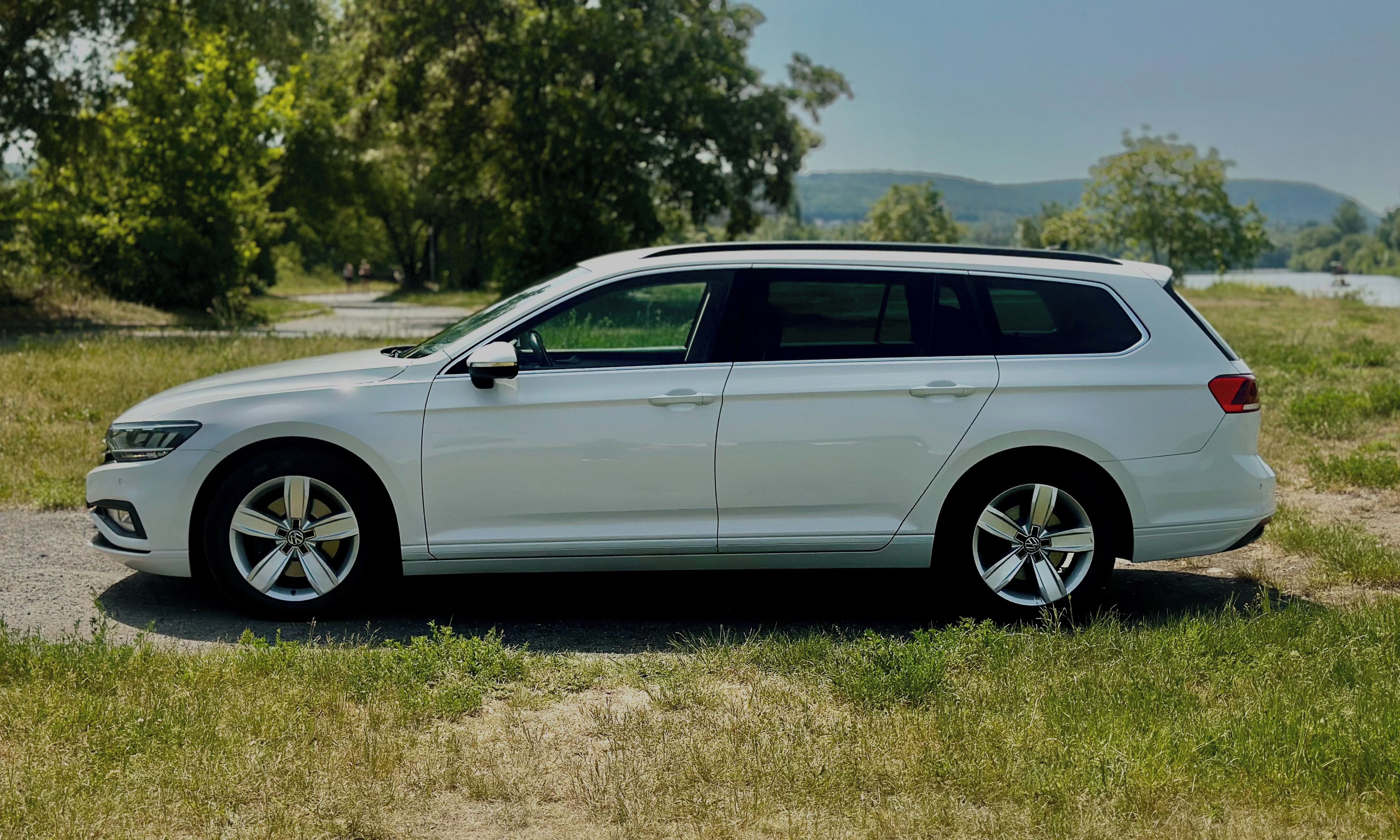 Volkswagen Passat Variant, Elegance 2.0 TDi DSG Kůže - fotka 3