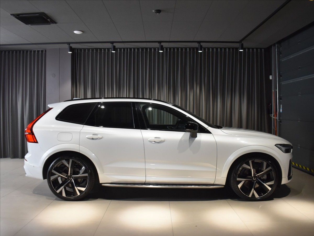 Volvo XC60, 2,0 T8 AWD Ultra B&W,masáže, - fotka 3