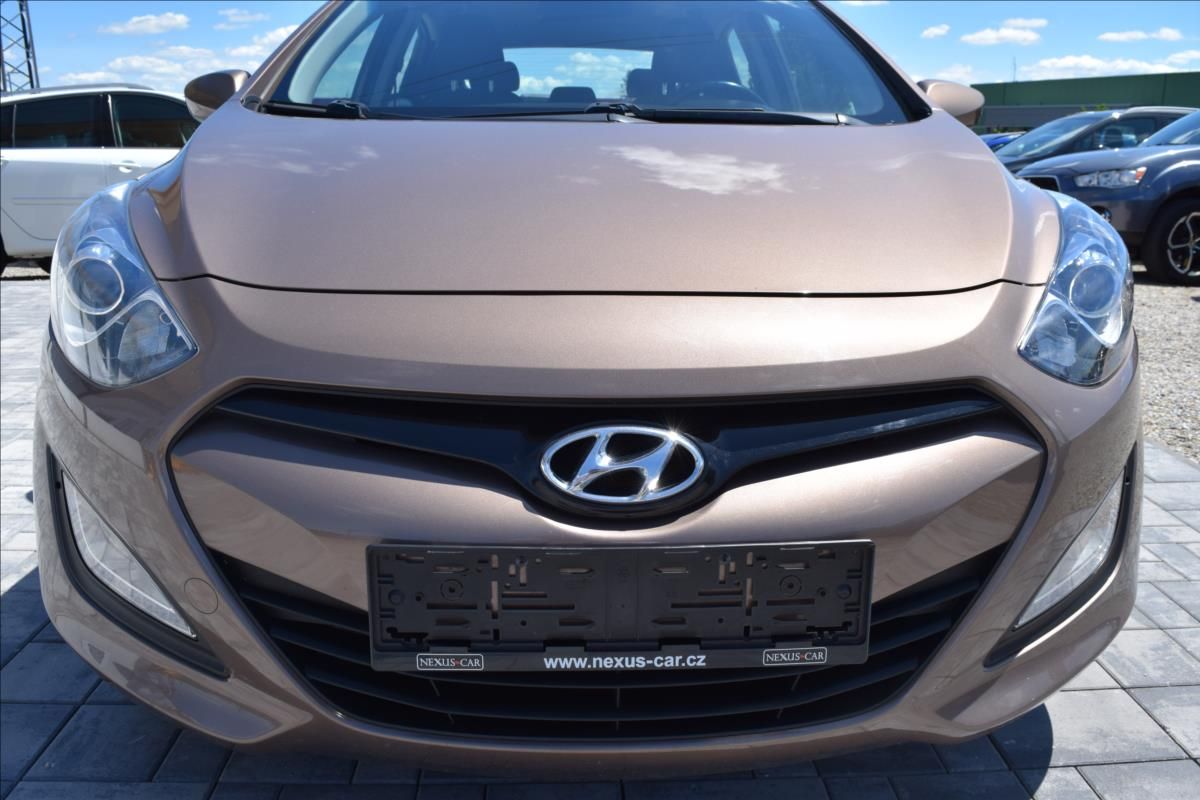 Hyundai i30, 1,4 i 73KW NÍZKÉ KM NOVÁ STK - fotka 2