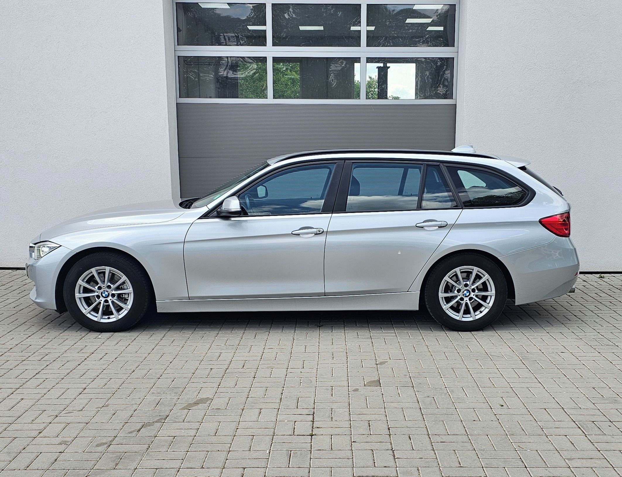 BMW Řada 3, 320d - fotka 4