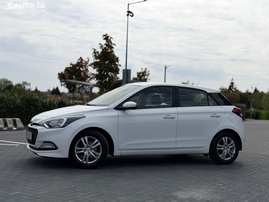 Hyundai i20, 1.2i 55 kw - fotka 3