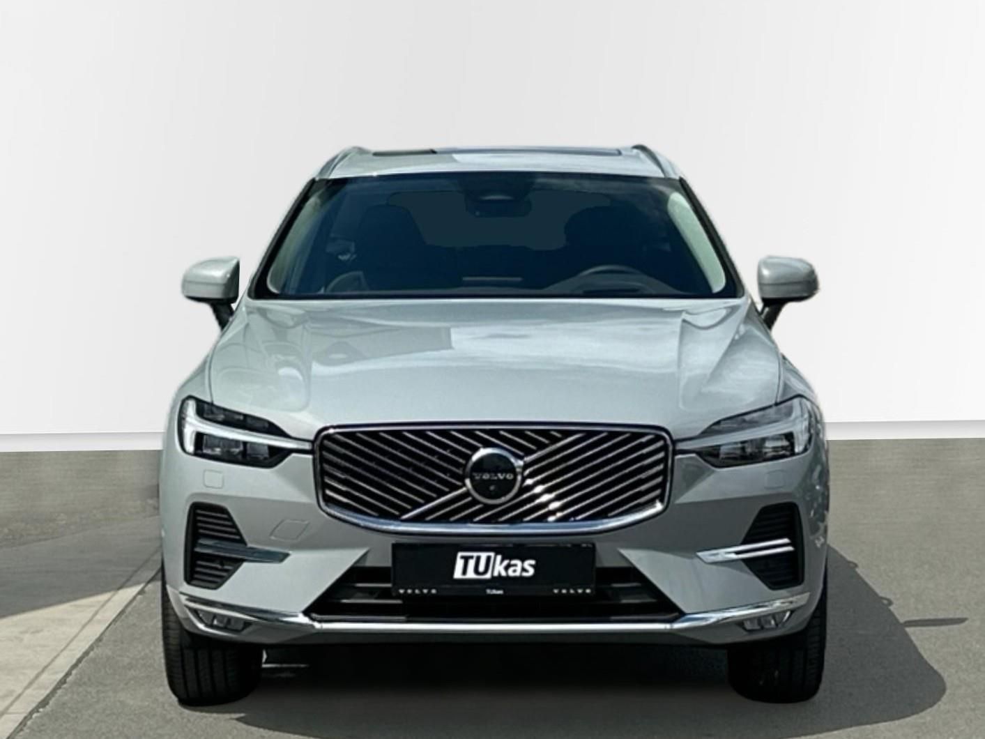 Volvo XC60, 2.0B5 184kW 4x4  ULTRA BRIGHT - fotka 3