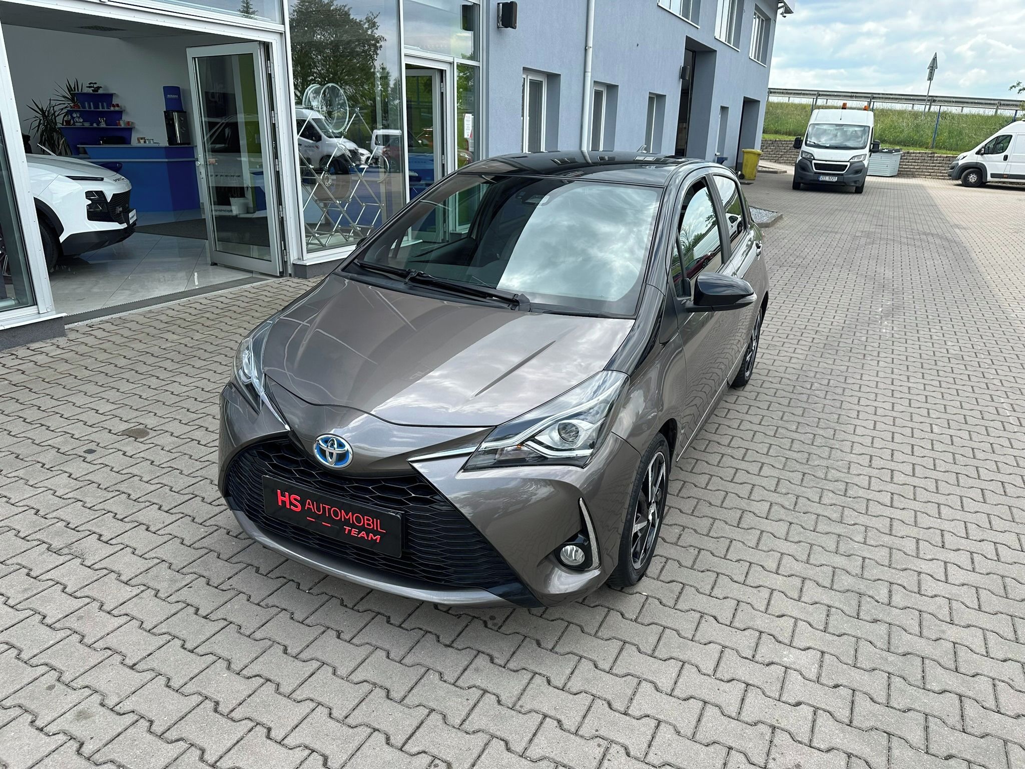 Toyota Yaris, 1,5i e-CVT Hybrid 74kW - fotka 2