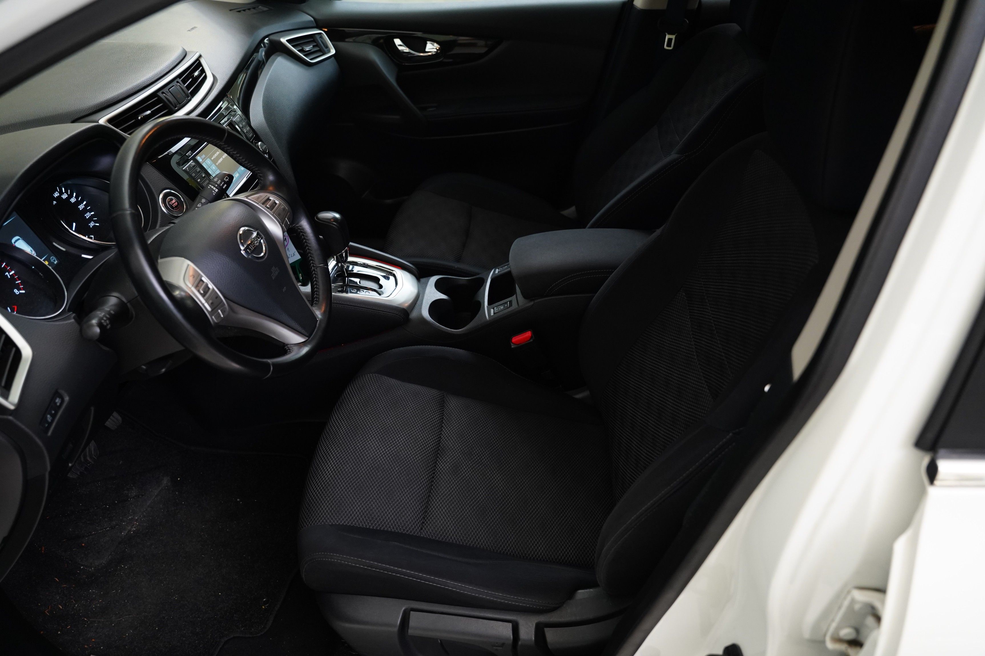 Nissan Qashqai, 1.2 i 85 kW N-Connecta - fotka 5
