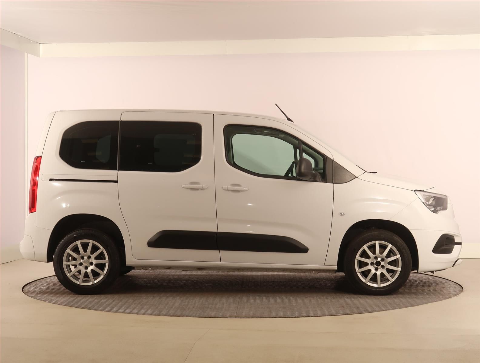 Opel Combo, 1.5 CDTI, Edition, 5Míst - fotka 6