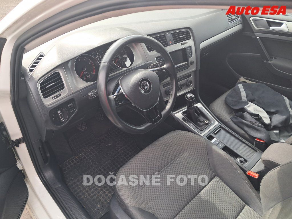Volkswagen Golf, 1.4 i,1.maj,ČR - fotka 3