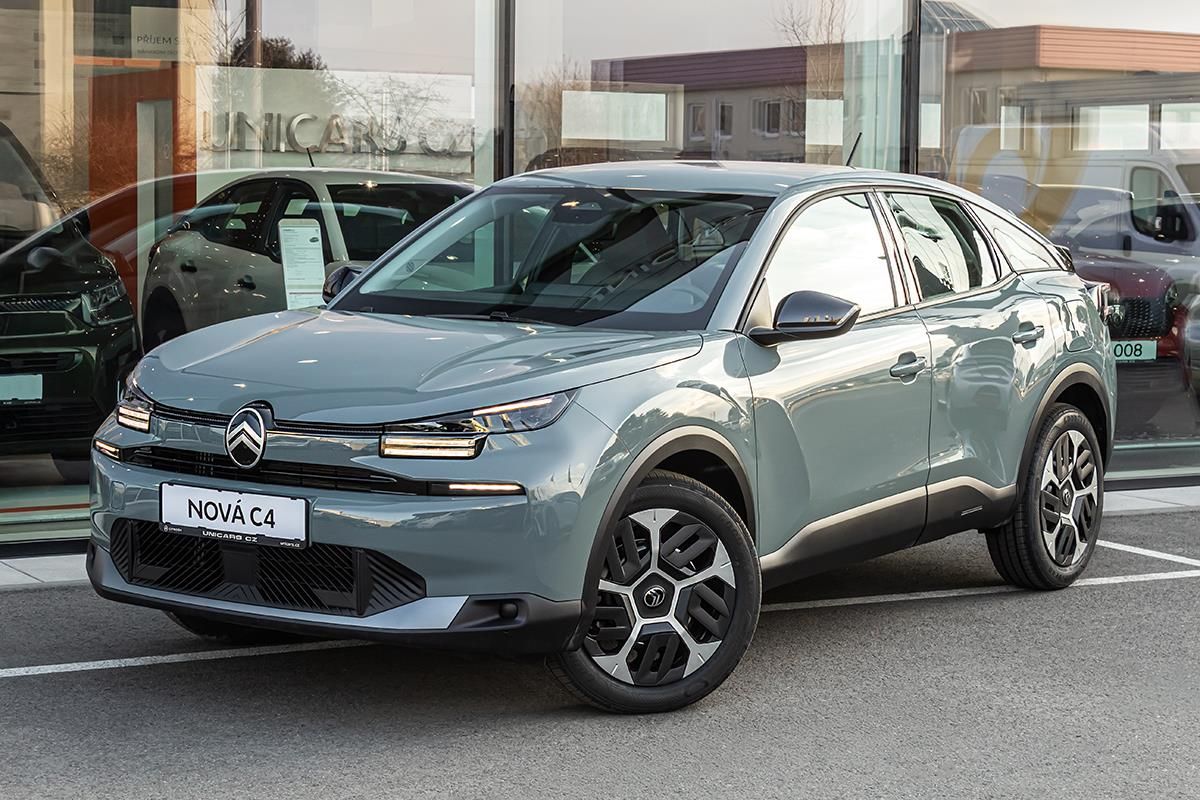 Citroën C4, 1,2 PLUS Hybrid 145k Automatic
