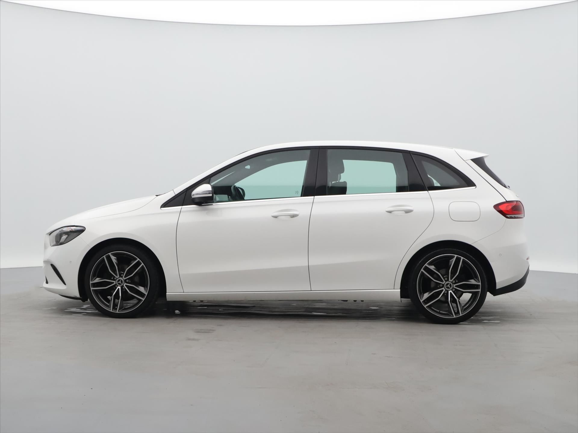Mercedes-Benz Třídy B, 1,5 180d 85kW Led Navi - fotka 4