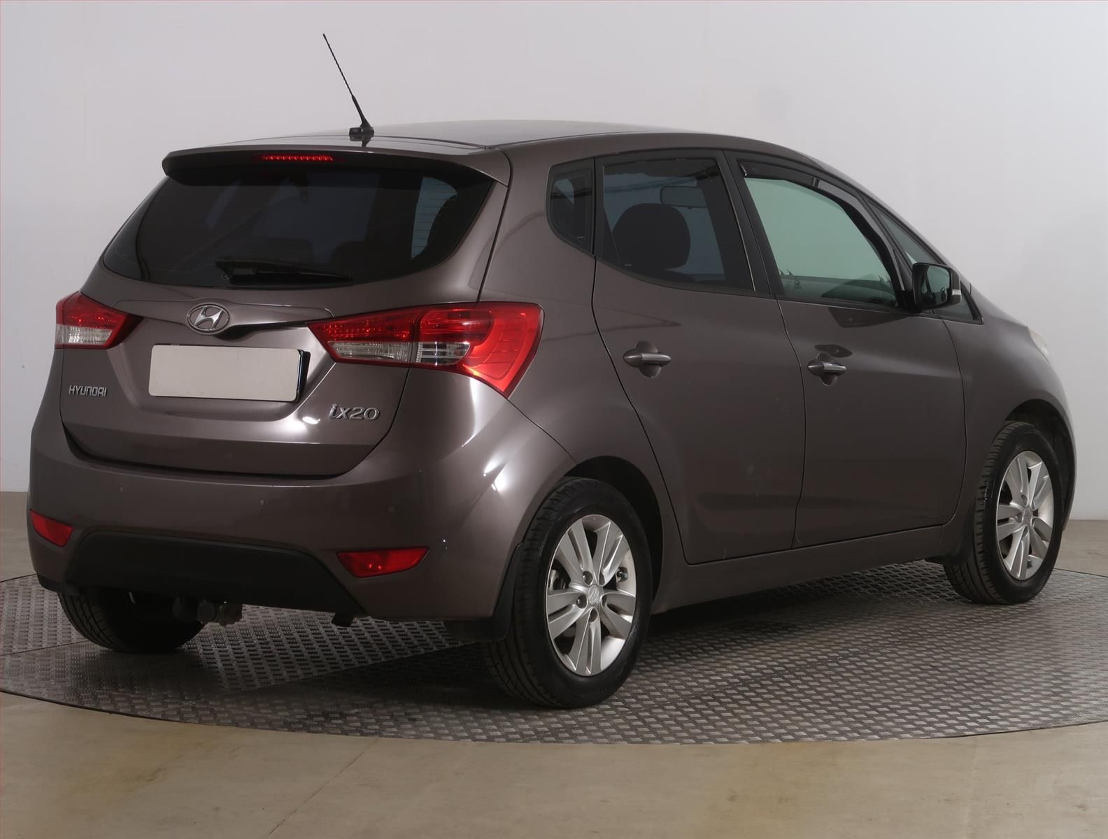 Hyundai ix20, 1.6 CVVT, Serv.kniha - fotka 5