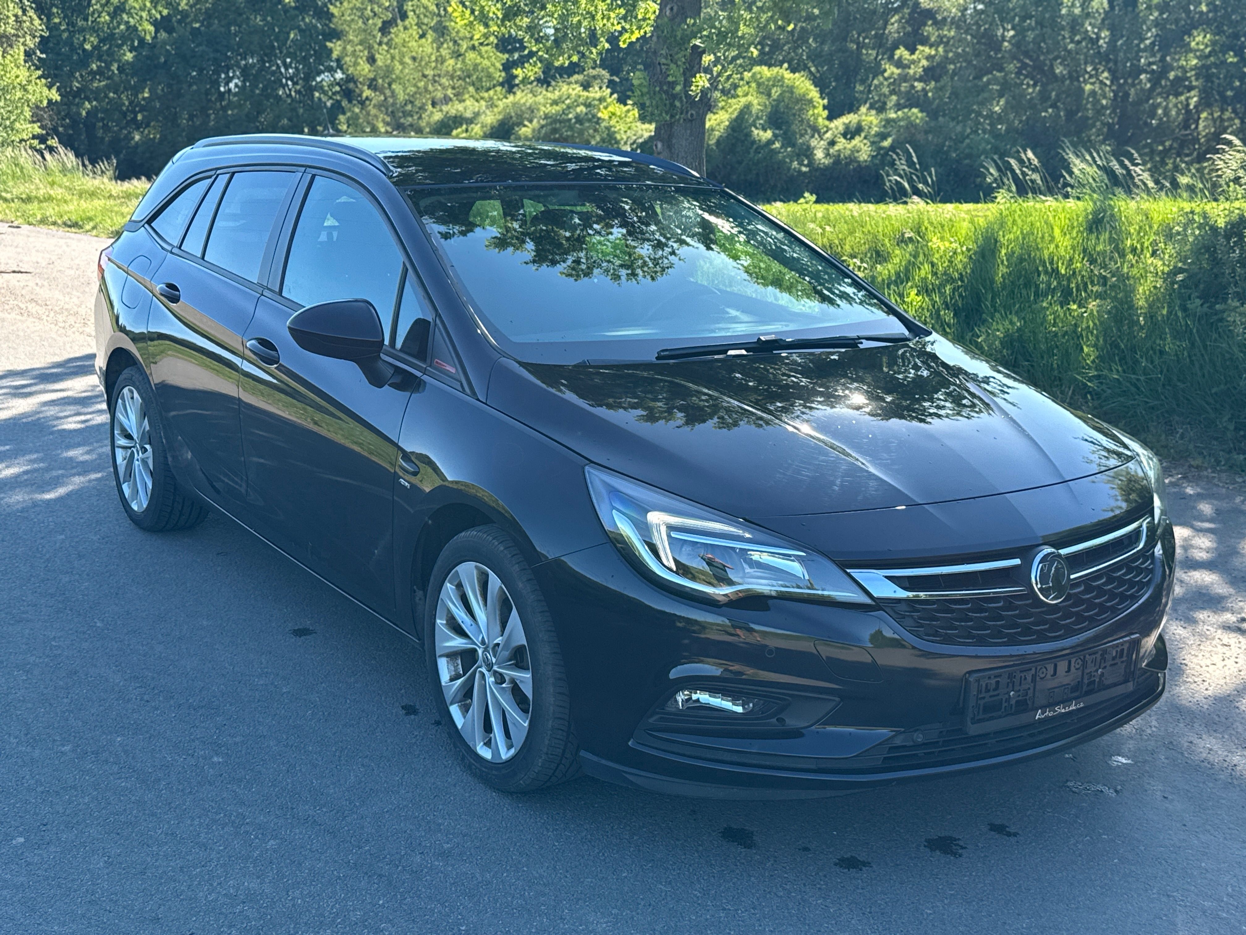 Opel Astra, 1,0 Turbo 77kw black edition - fotka 2