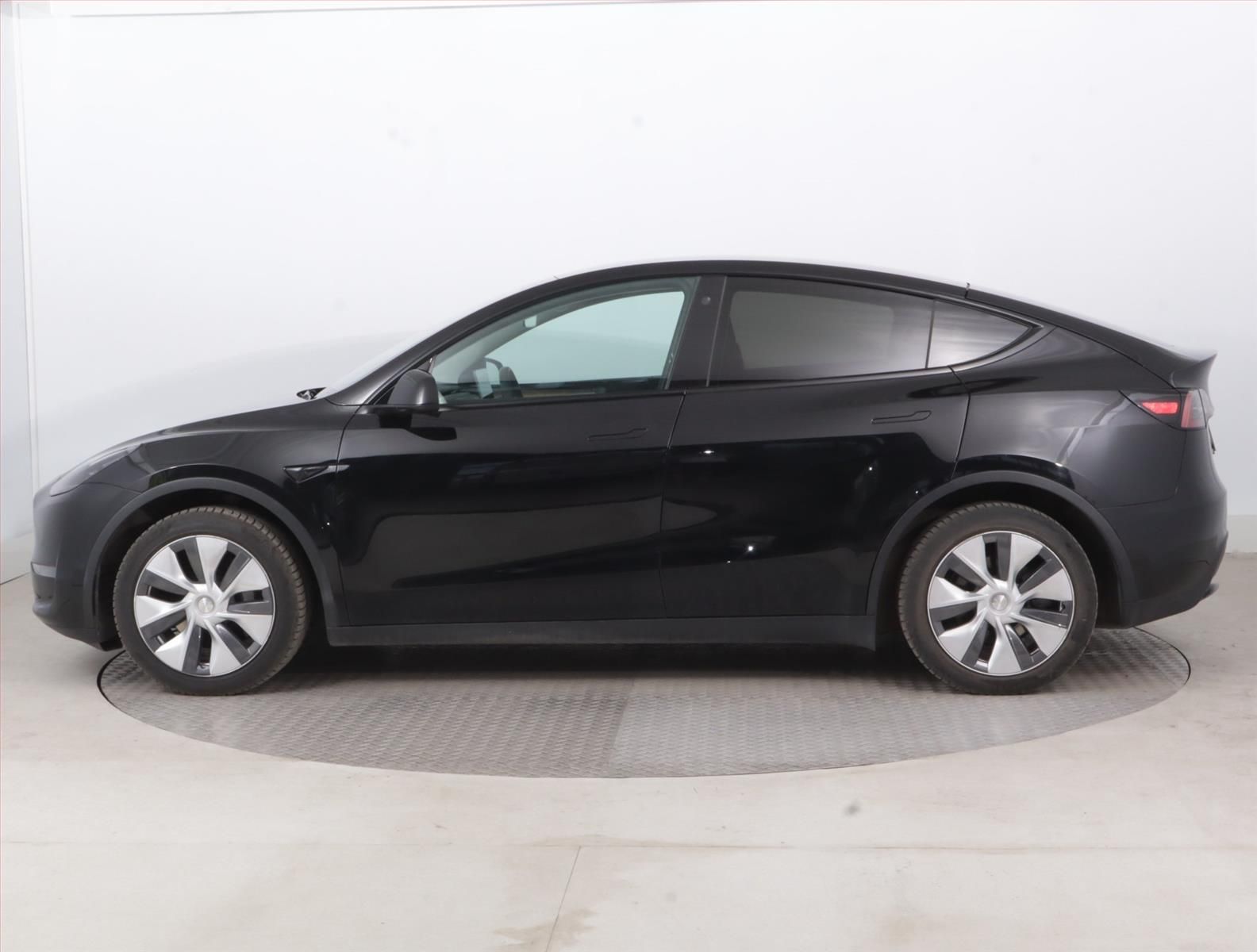 Tesla Model Y, Long Range AWD 79kWh, SoH 91% - fotka 3