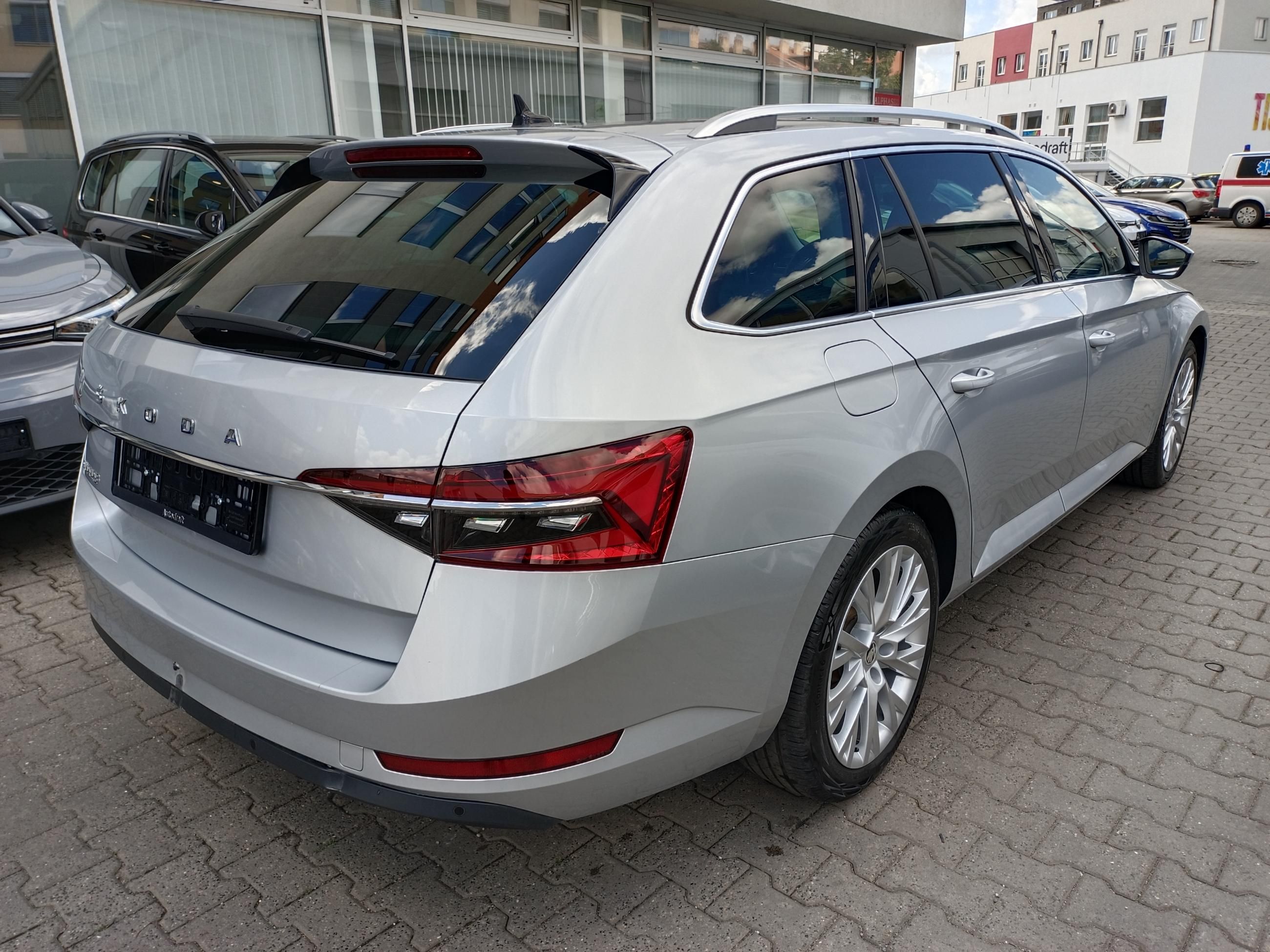 Škoda Superb, Style 2.0TDI 110kW DSG ALU 18" - fotka 6