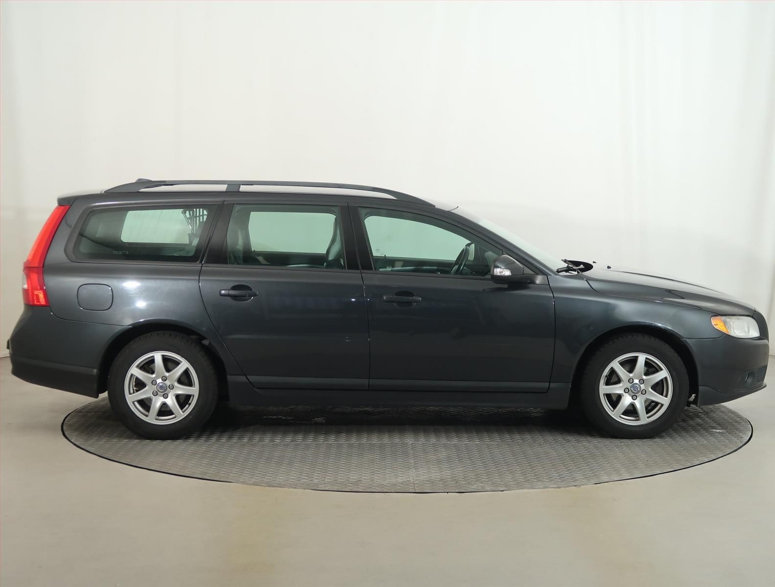 Volvo V70, 2.4 D, Automat, po STK, Tažné - fotka 6
