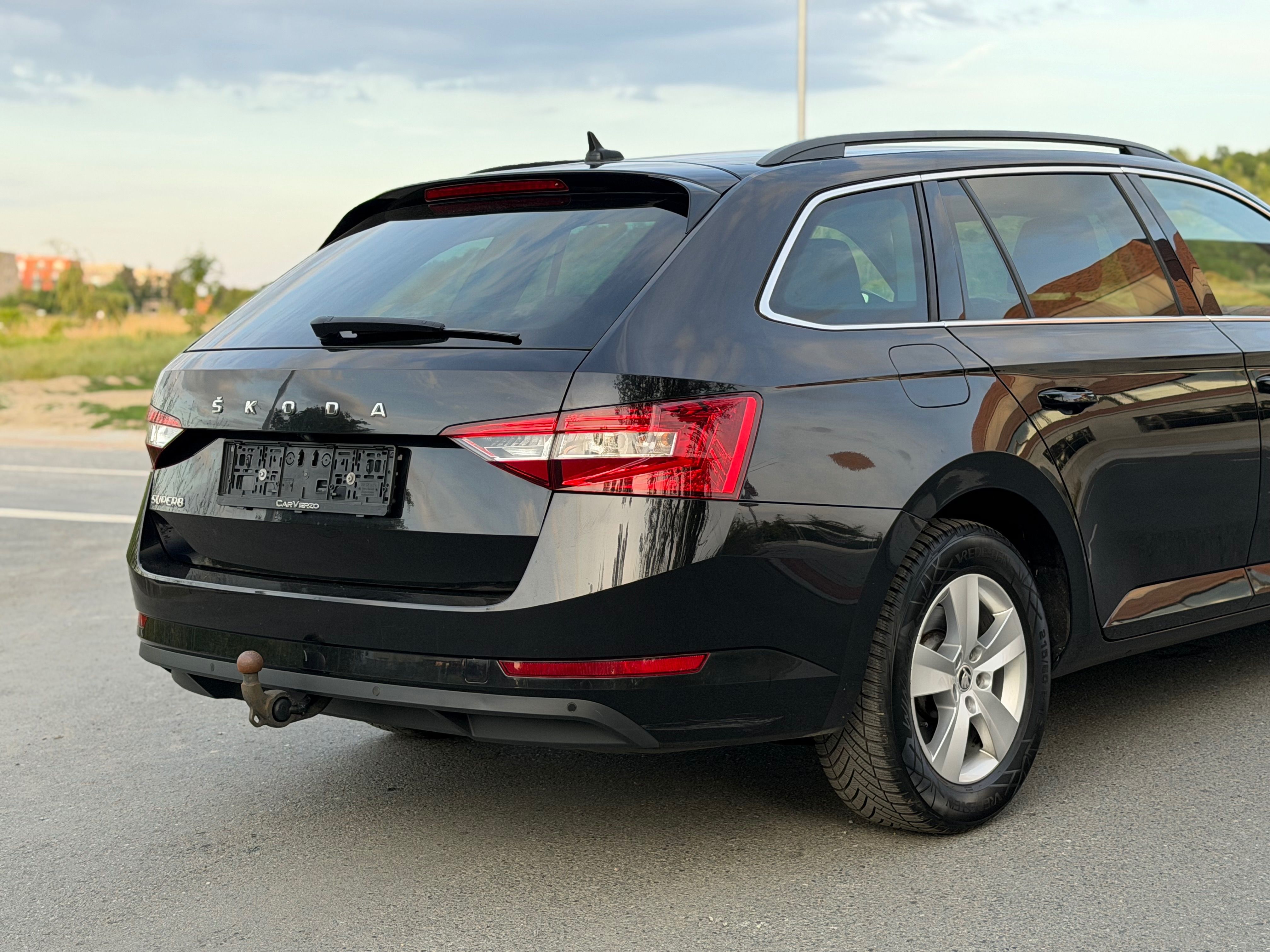 Škoda Superb, STYLE KAMERA TAŽNÝ MANUAL - fotka 6