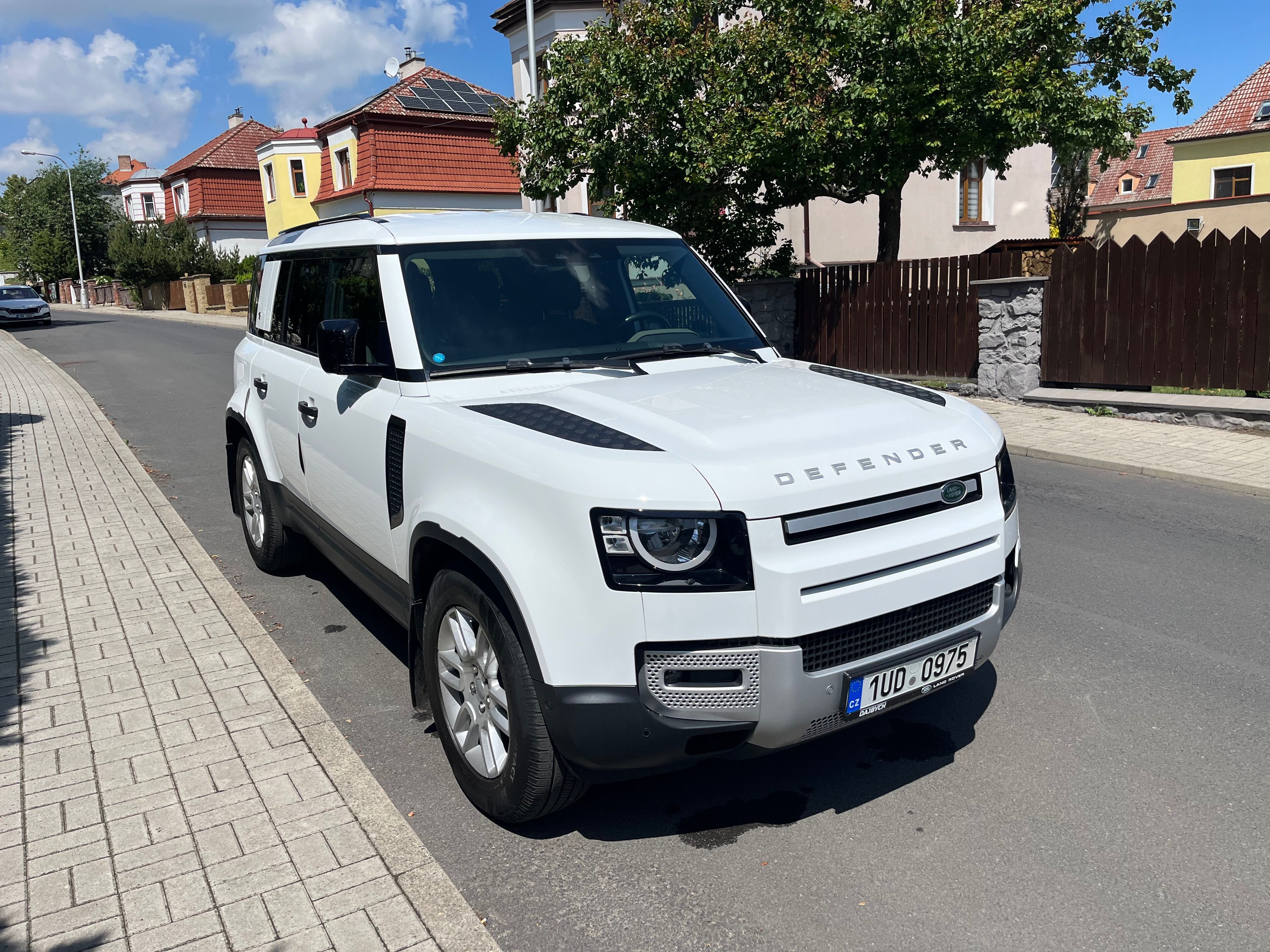Land Rover Defender, 1.maj, 7 míst - fotka 2