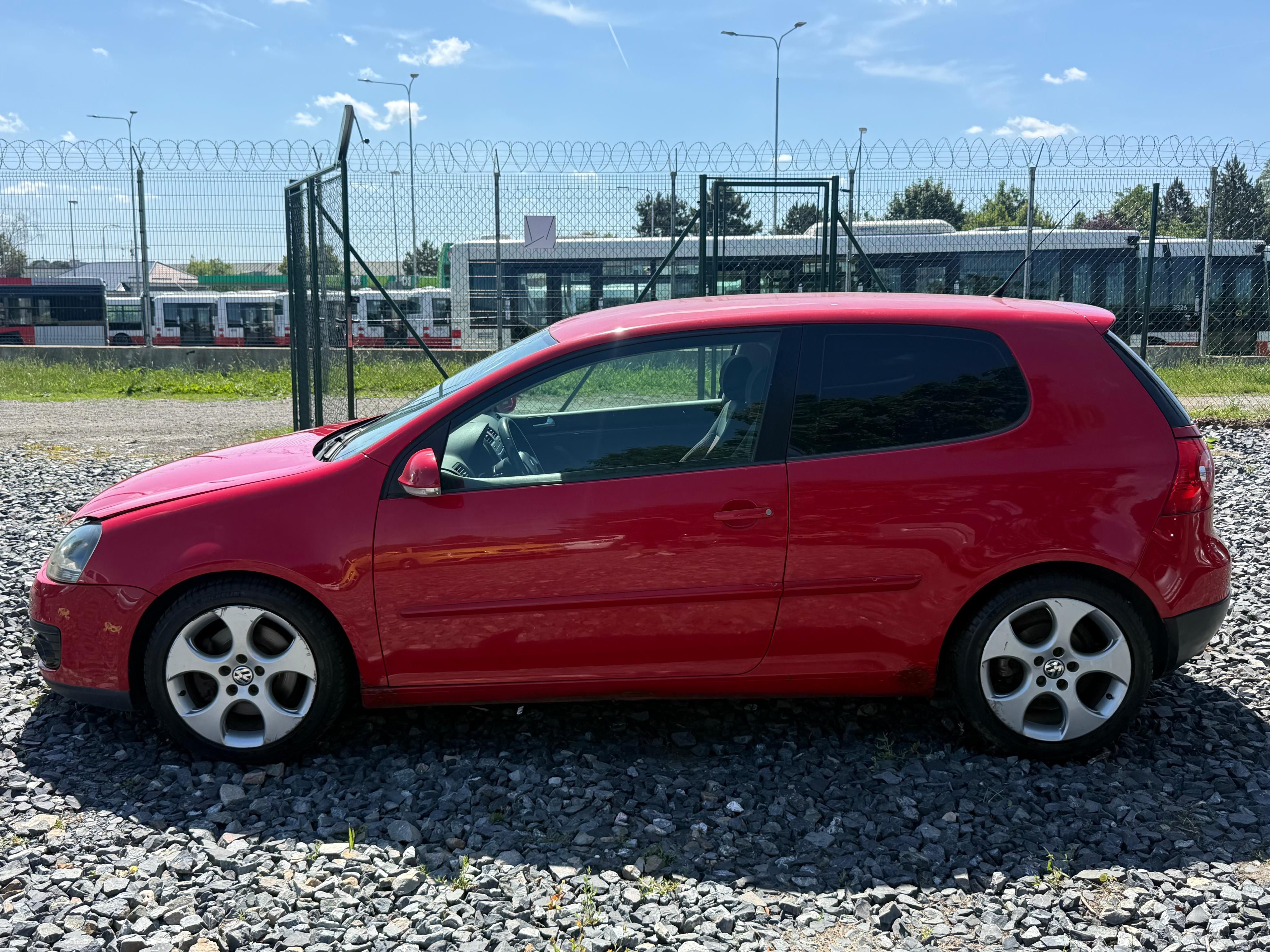 Volkswagen Golf, GT 1.4i Turbo Kompresor 125kw - fotka 2