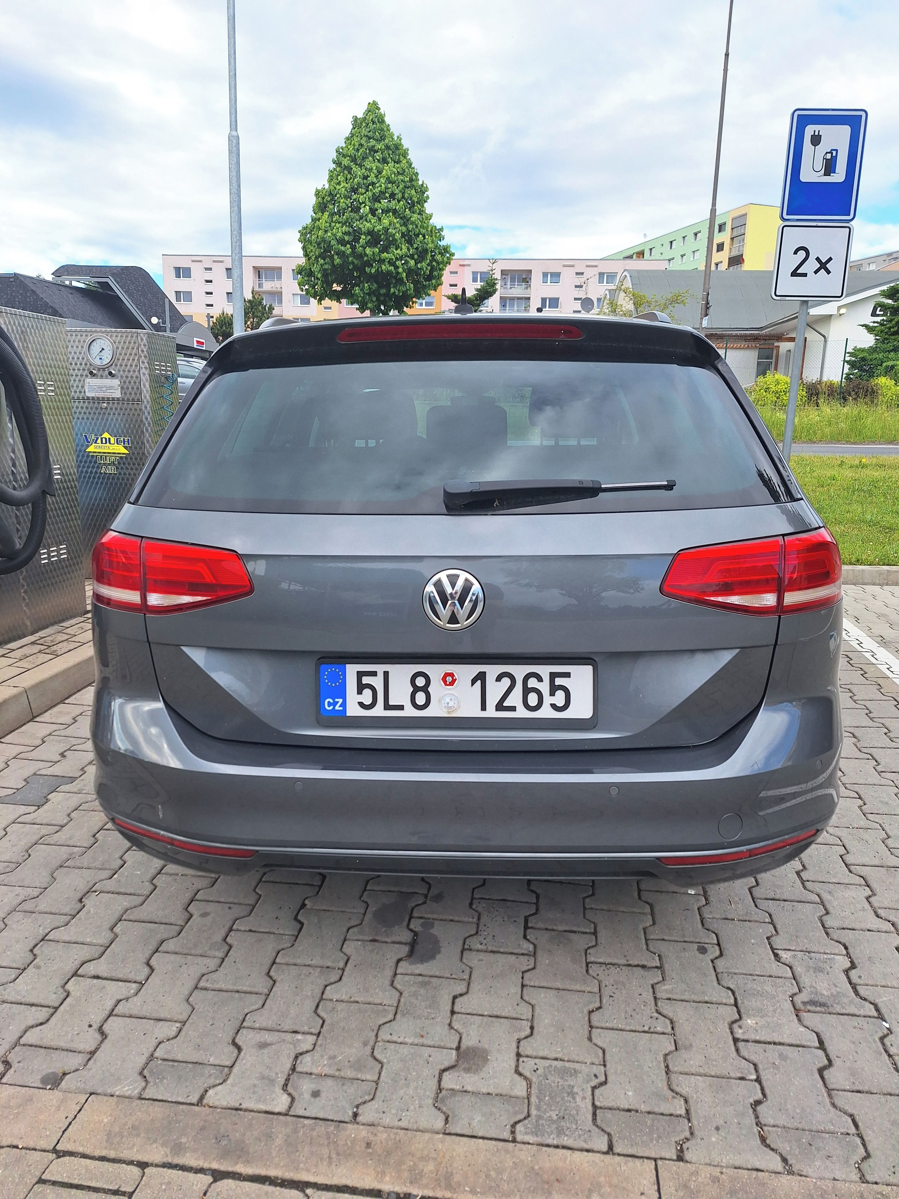 Volkswagen Passat, VW Passat Highline 2,0 TDI - fotka 6