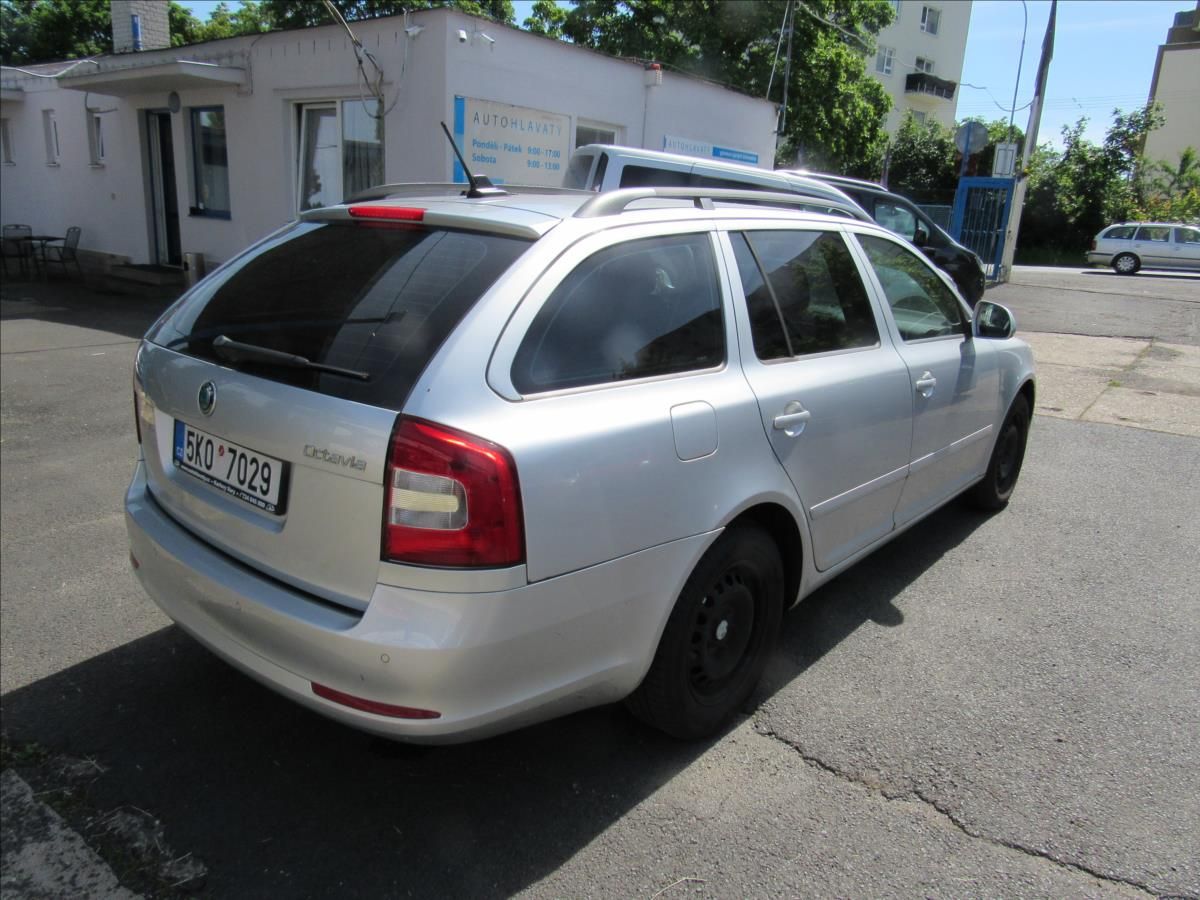 Škoda Octavia, 1,6 TDi 77kW Combi - fotka 6