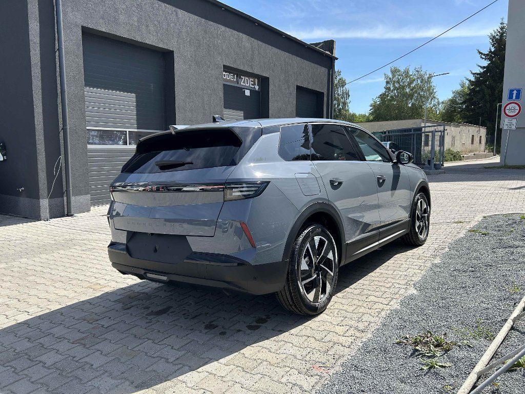 Opel Grandland, Ultimate 1,2 Turbo 107kW AT6 - fotka 4
