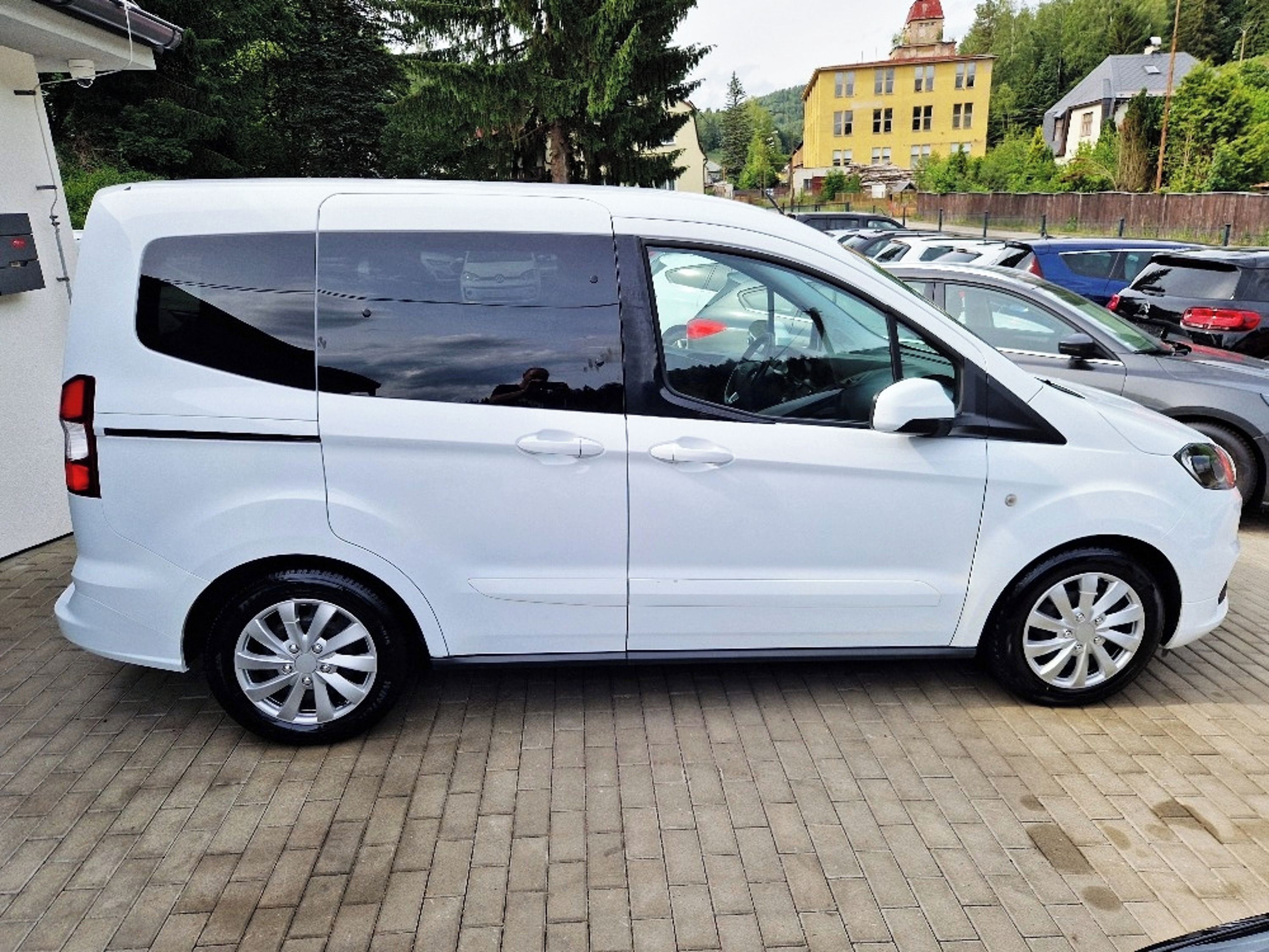 Ford Tourneo Courier, 1.5 TDCi (75 kW) TREND - fotka 6
