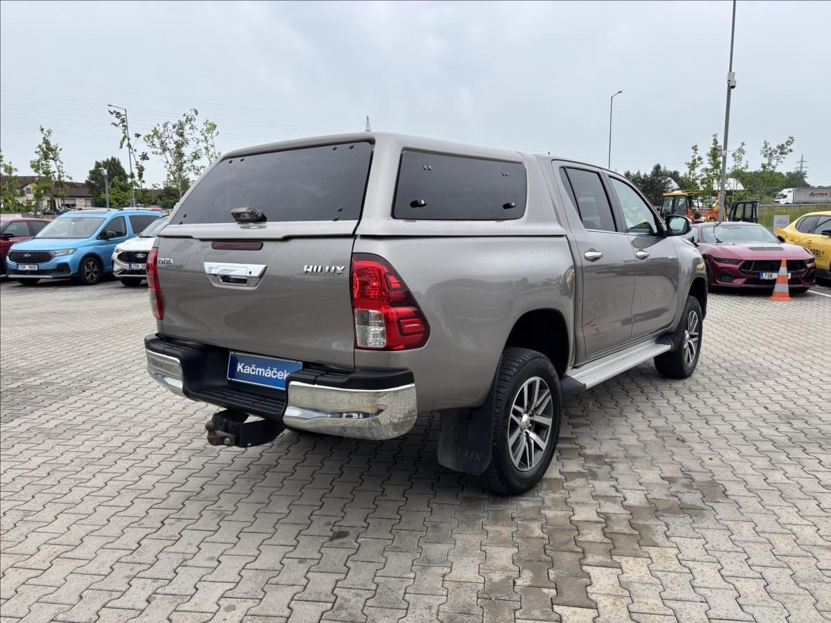 Toyota Hilux, 2,4 D-4D 4x4 Executive Aut - fotka 5
