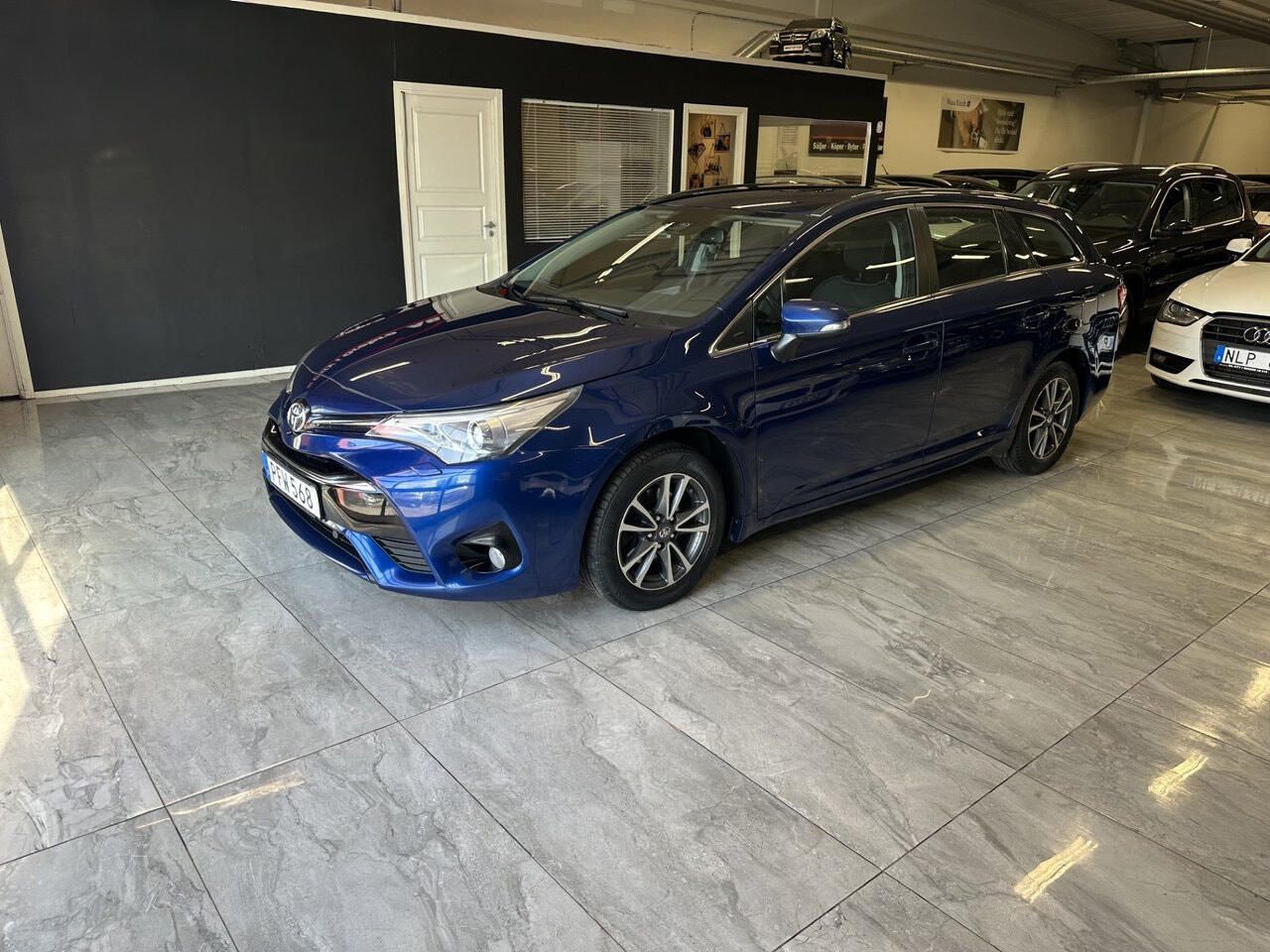 Toyota Avensis, 1.8 Active Kamera