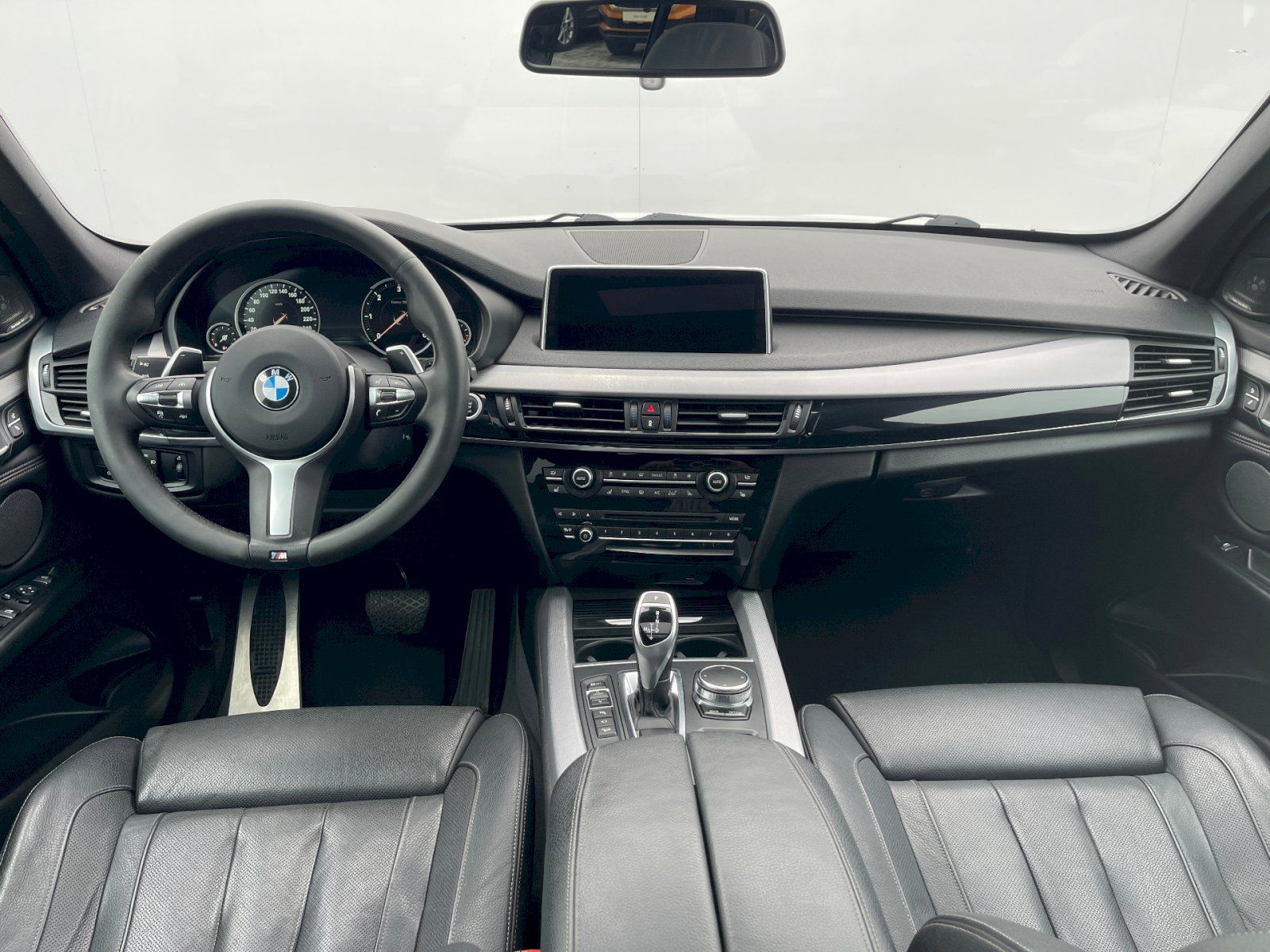 BMW X5, 3.0 / 230 kW xDrive 40d M-Pake - fotka 5